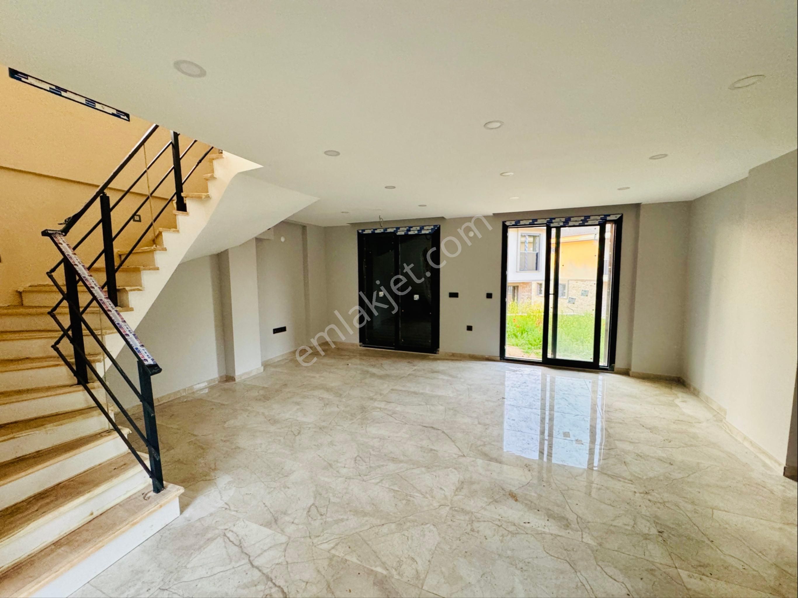 Kuşadası Güzelçamlı’da Ortak Havuzlu Otoparklı Satılık 3+1 Villa - Görsel 11