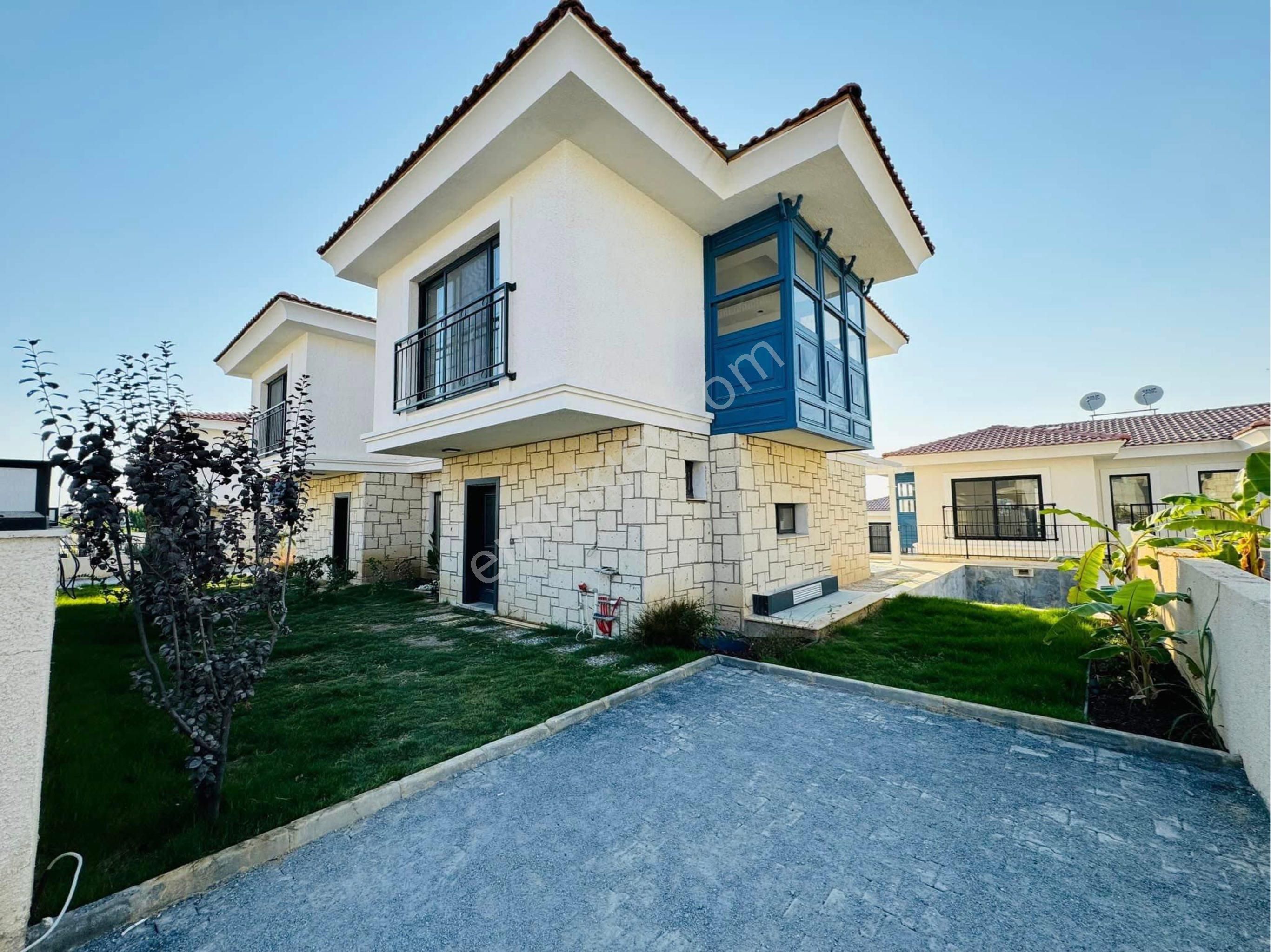 Kuşadası Avm Bölgesinde Hamam Saunalı Özel Havuzlu 4+1 Villa - Görsel 6