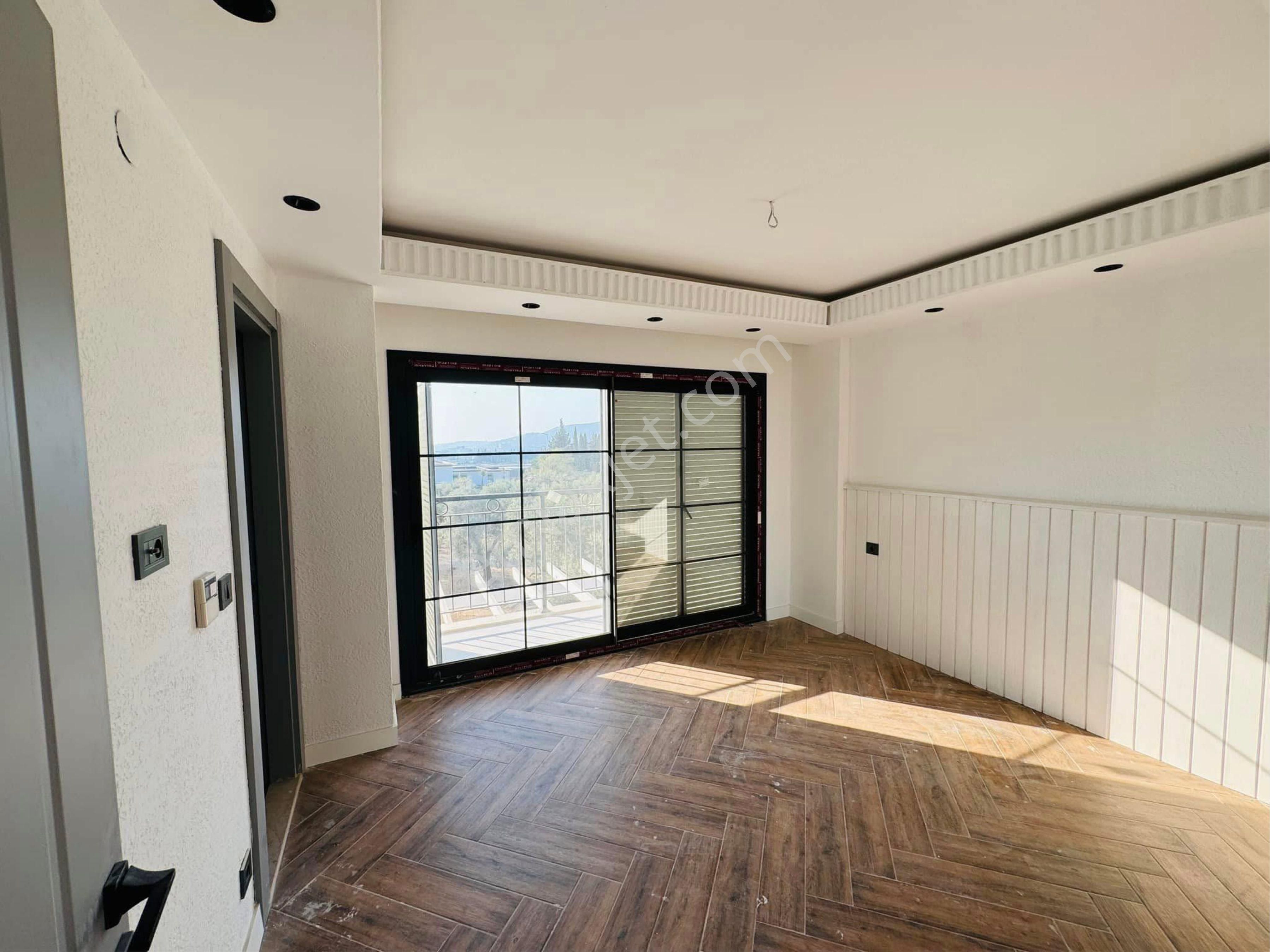 Kuşadası Avm Bölgesinde Hamam Saunalı Özel Havuzlu 4+1 Villa - Görsel 21