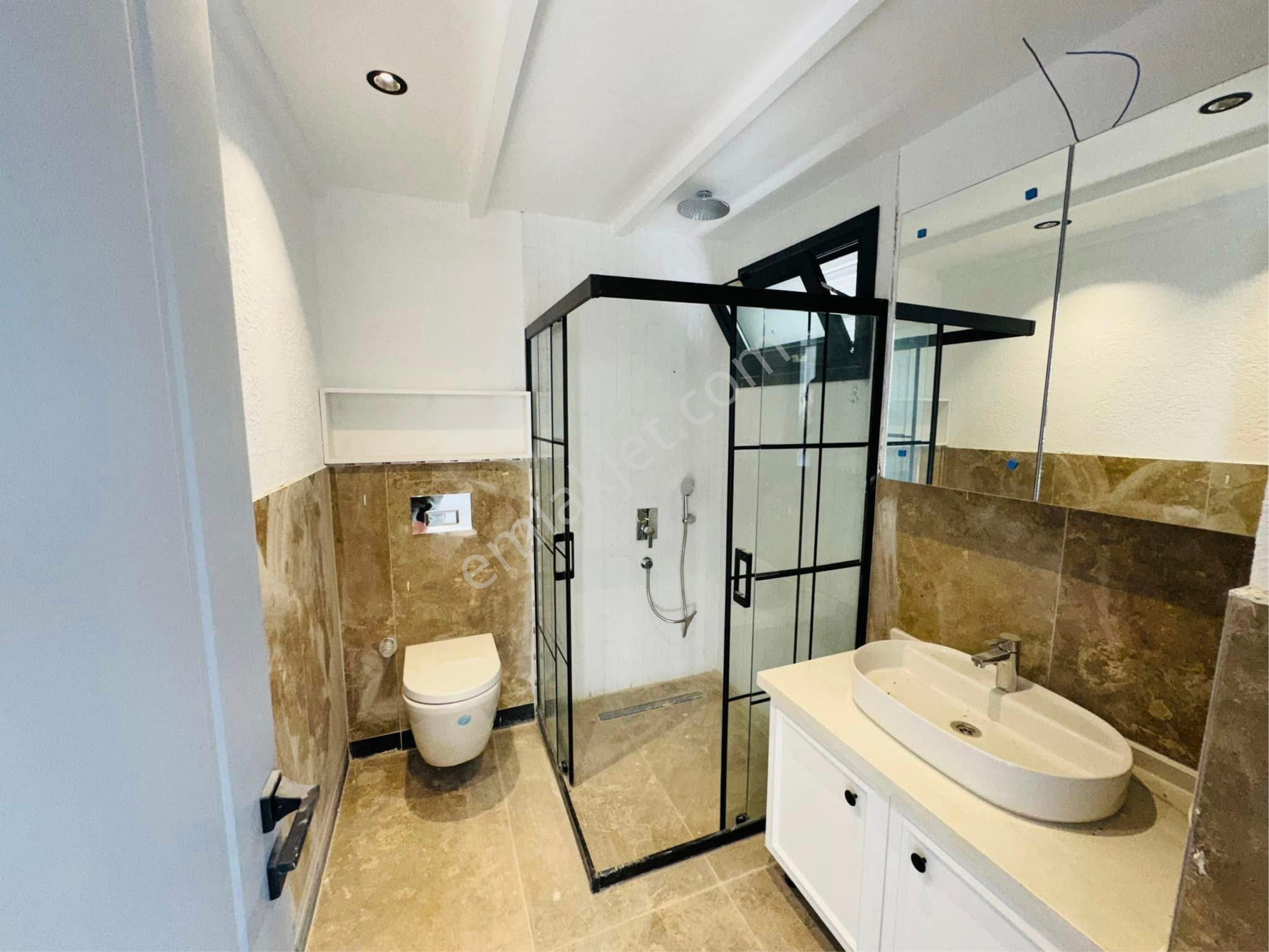 Kuşadası Avm Bölgesinde Hamam Saunalı Özel Havuzlu 4+1 Villa - Görsel 22