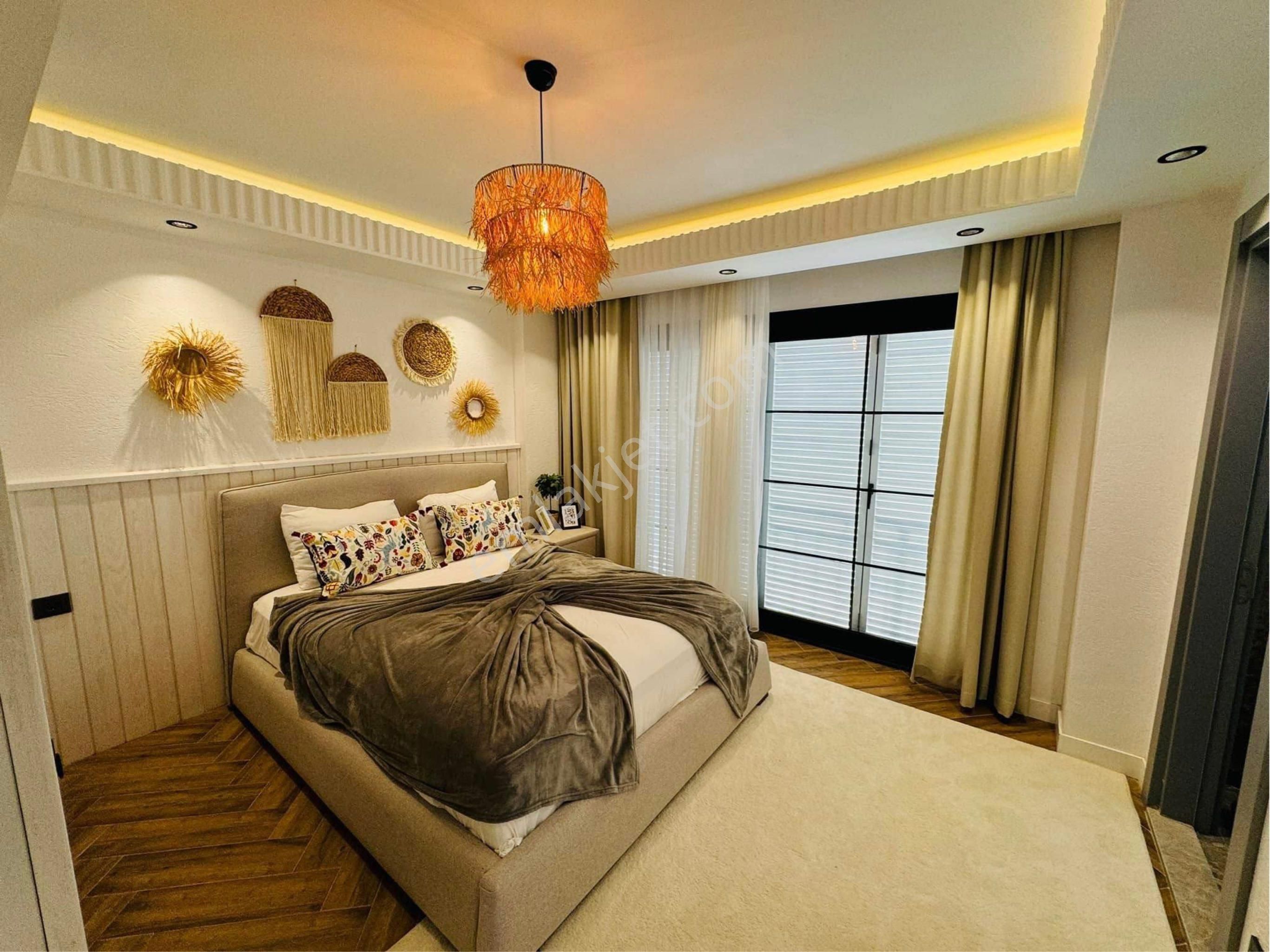 Kuşadası Avm Bölgesinde Hamam Saunalı Özel Havuzlu 4+1 Villa - Görsel 17