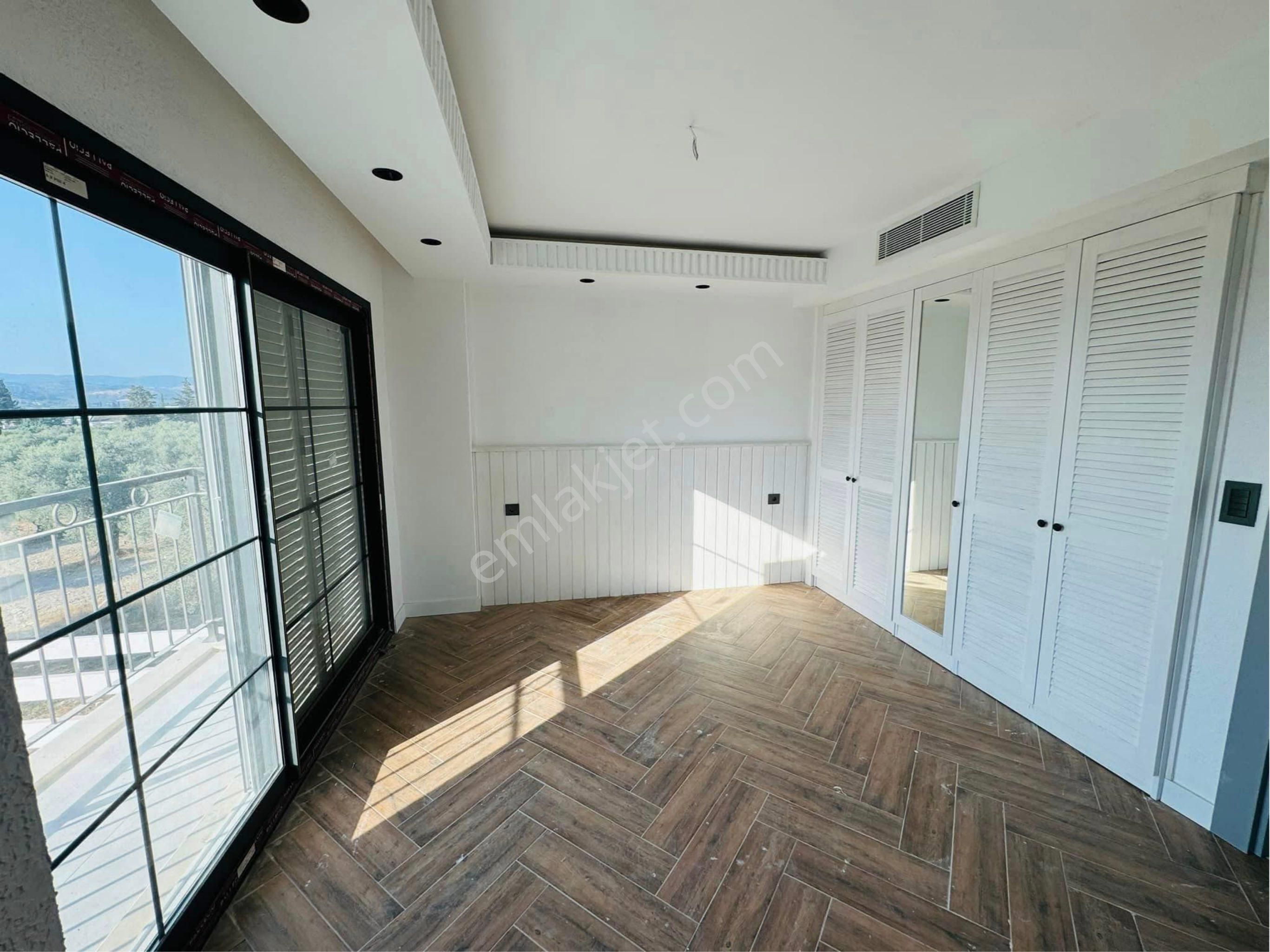 Kuşadası Avm Bölgesinde Hamam Saunalı Özel Havuzlu 4+1 Villa - Görsel 24