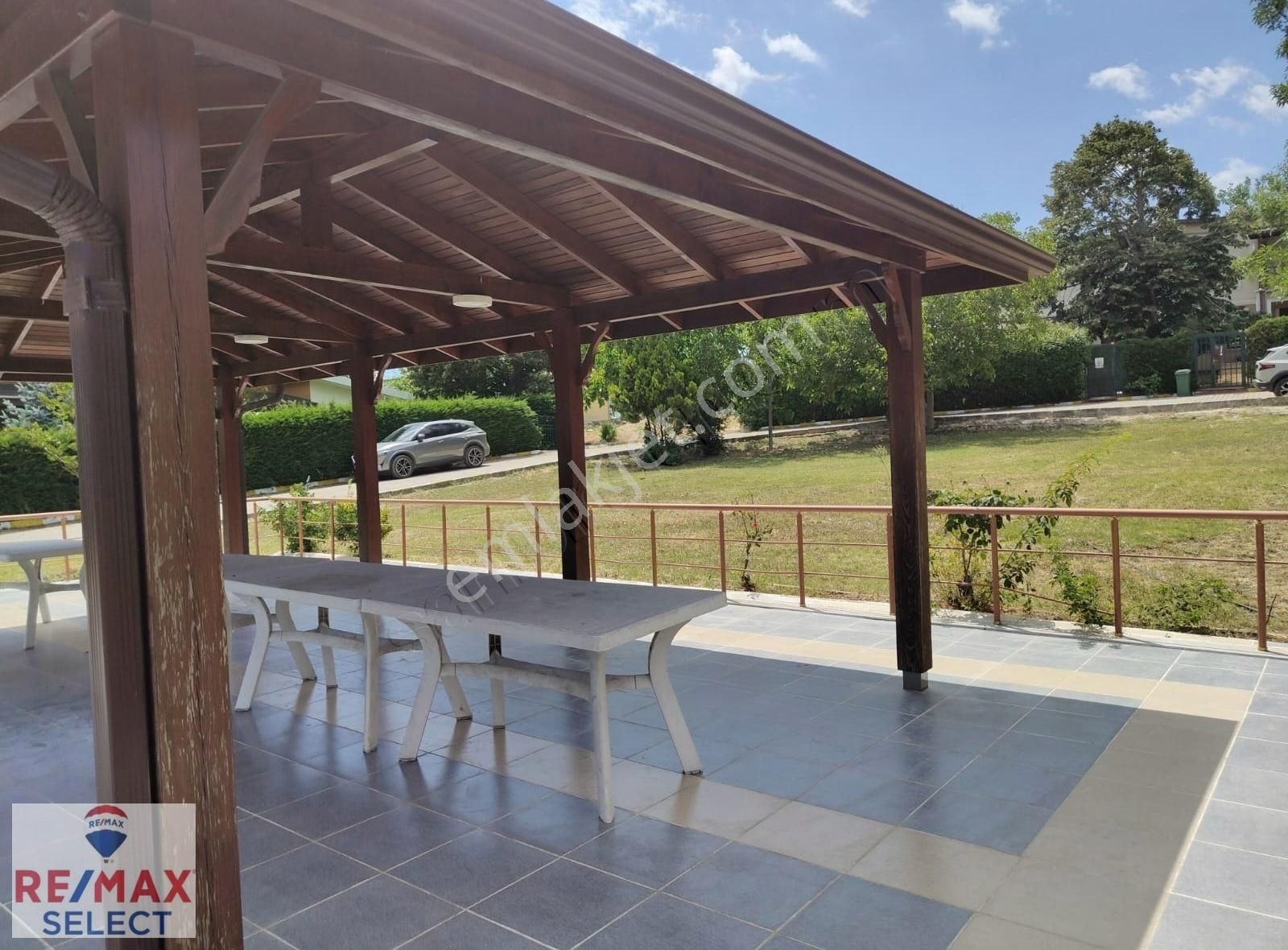 Havuzlu Güvenlikli Sitede Bahçeli Dubleks Villa - Görsel 2