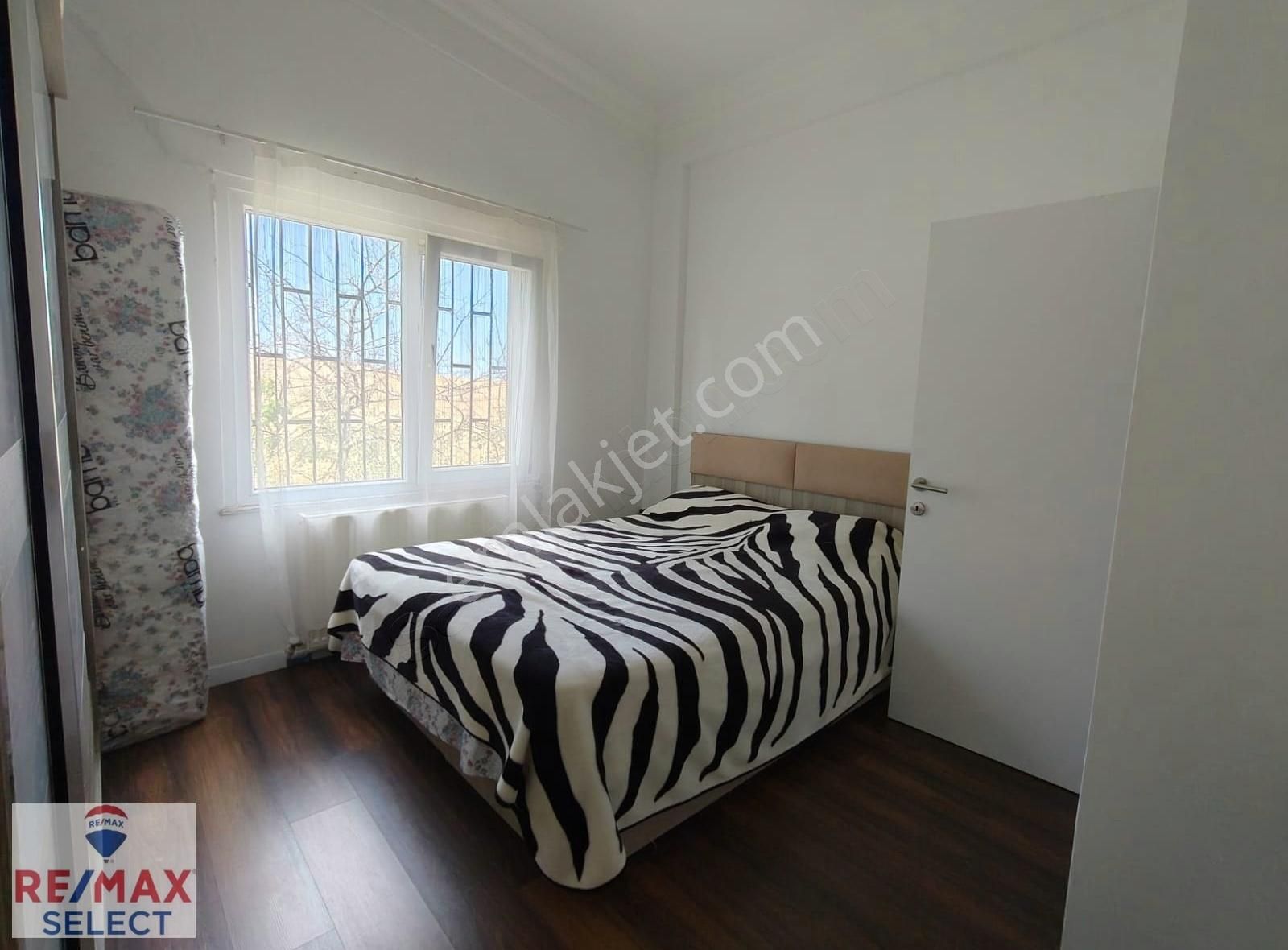 Havuzlu Güvenlikli Sitede Bahçeli Dubleks Villa - Görsel 12