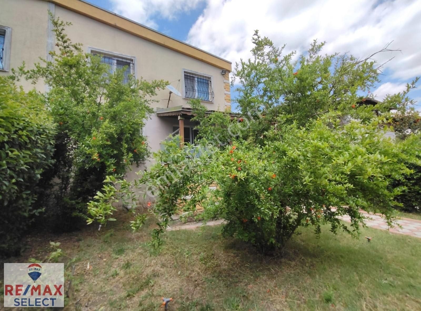 Havuzlu Güvenlikli Sitede Bahçeli Dubleks Villa - Görsel 8