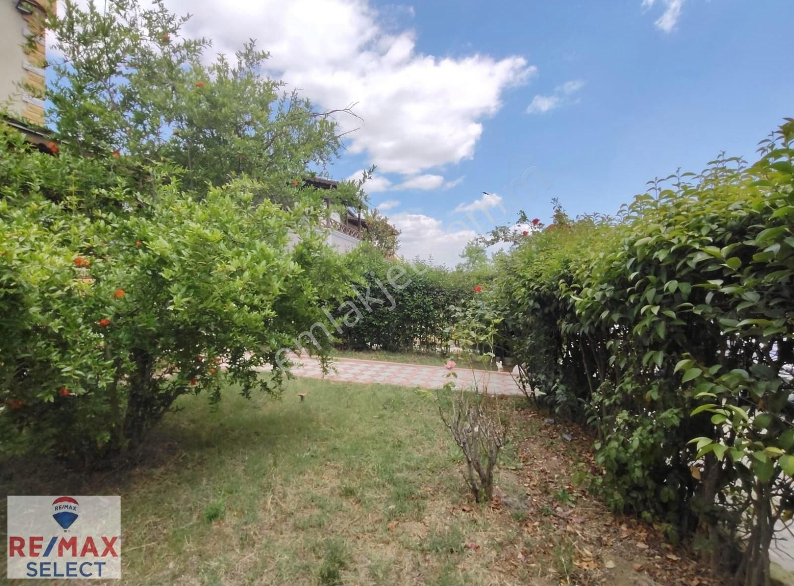 Havuzlu Güvenlikli Sitede Bahçeli Dubleks Villa - Görsel 22