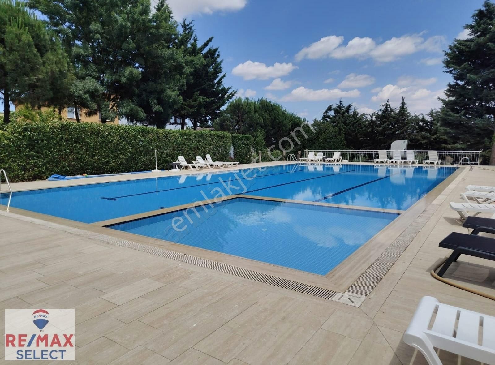 Havuzlu Güvenlikli Sitede Bahçeli Dubleks Villa - Görsel 23