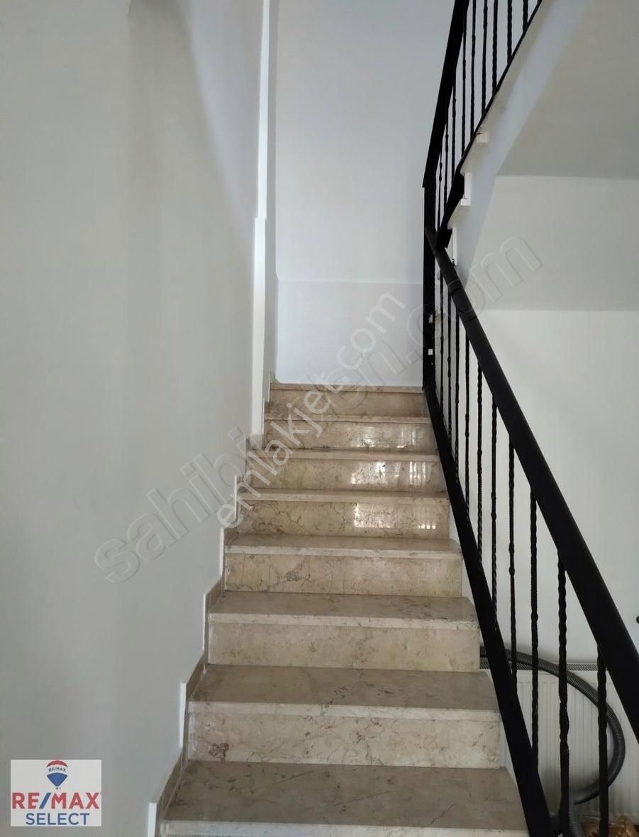 Havuzlu Güvenlikli Sitede Bahçeli Dubleks Villa - Görsel 10