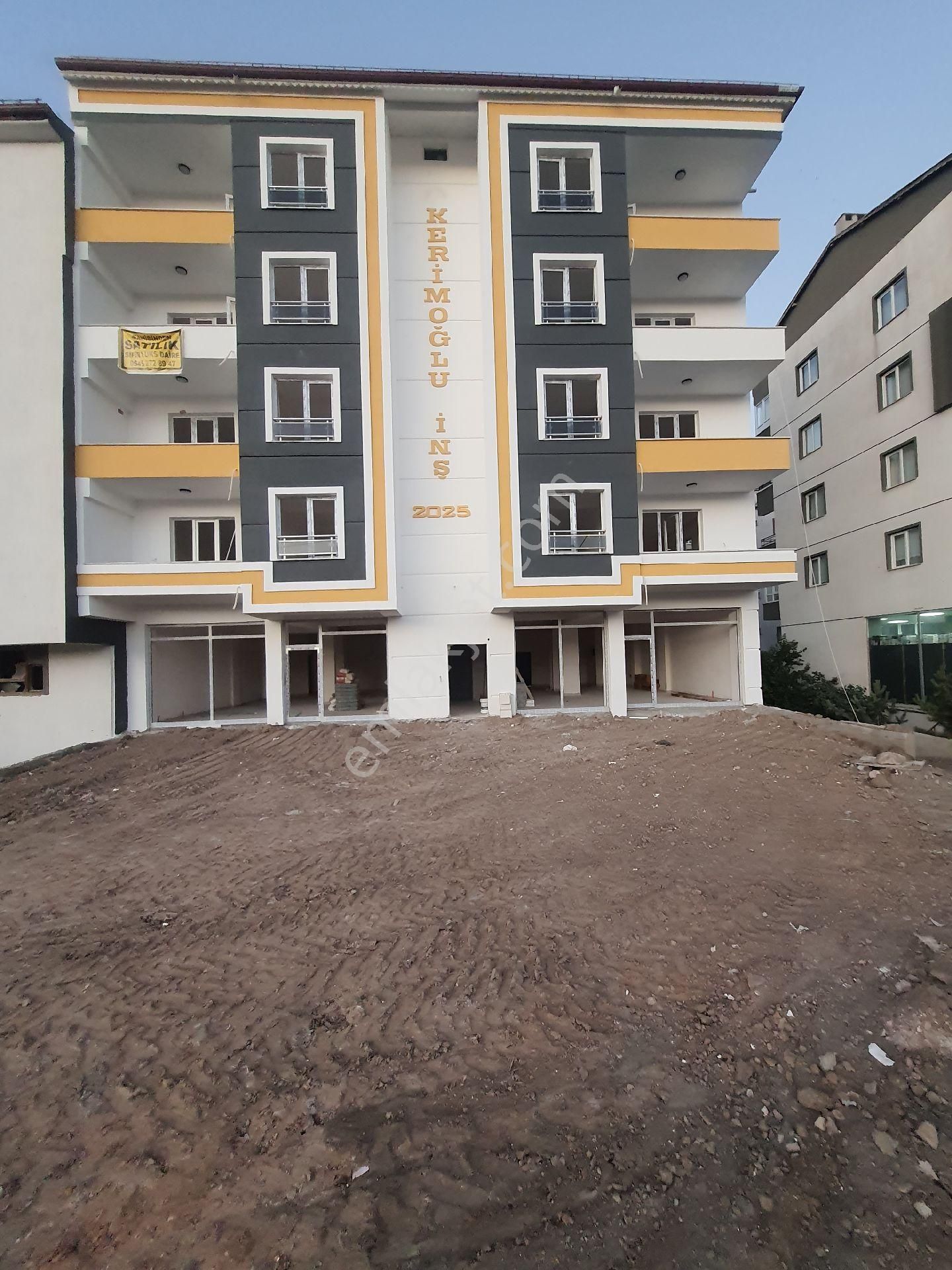 Ayyıldız Kavşağı Cadde'de 300m² Sahibinden Satılık Dükkan