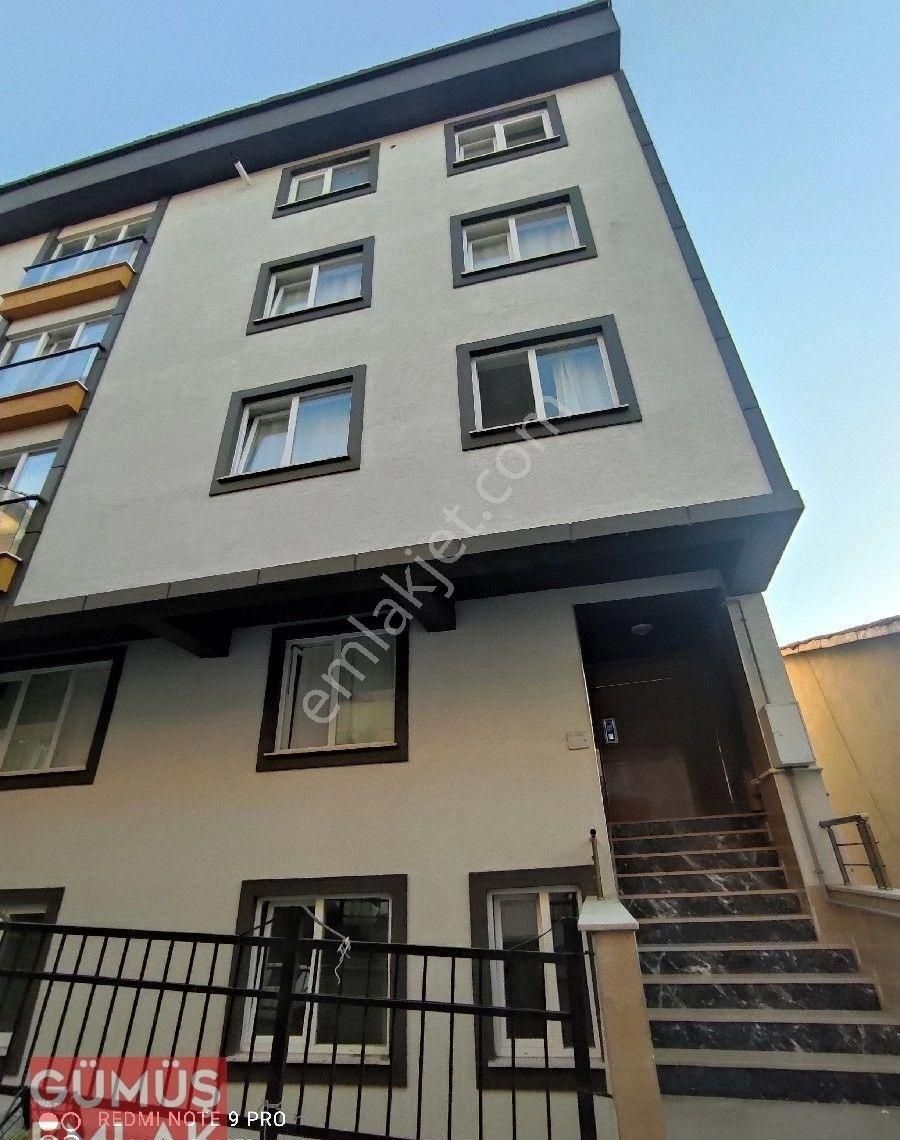 Kağıthane Sultan Selim'de Caddeye Yürüme 200 Metre Mesafede Yeni Bina Asansörlü
