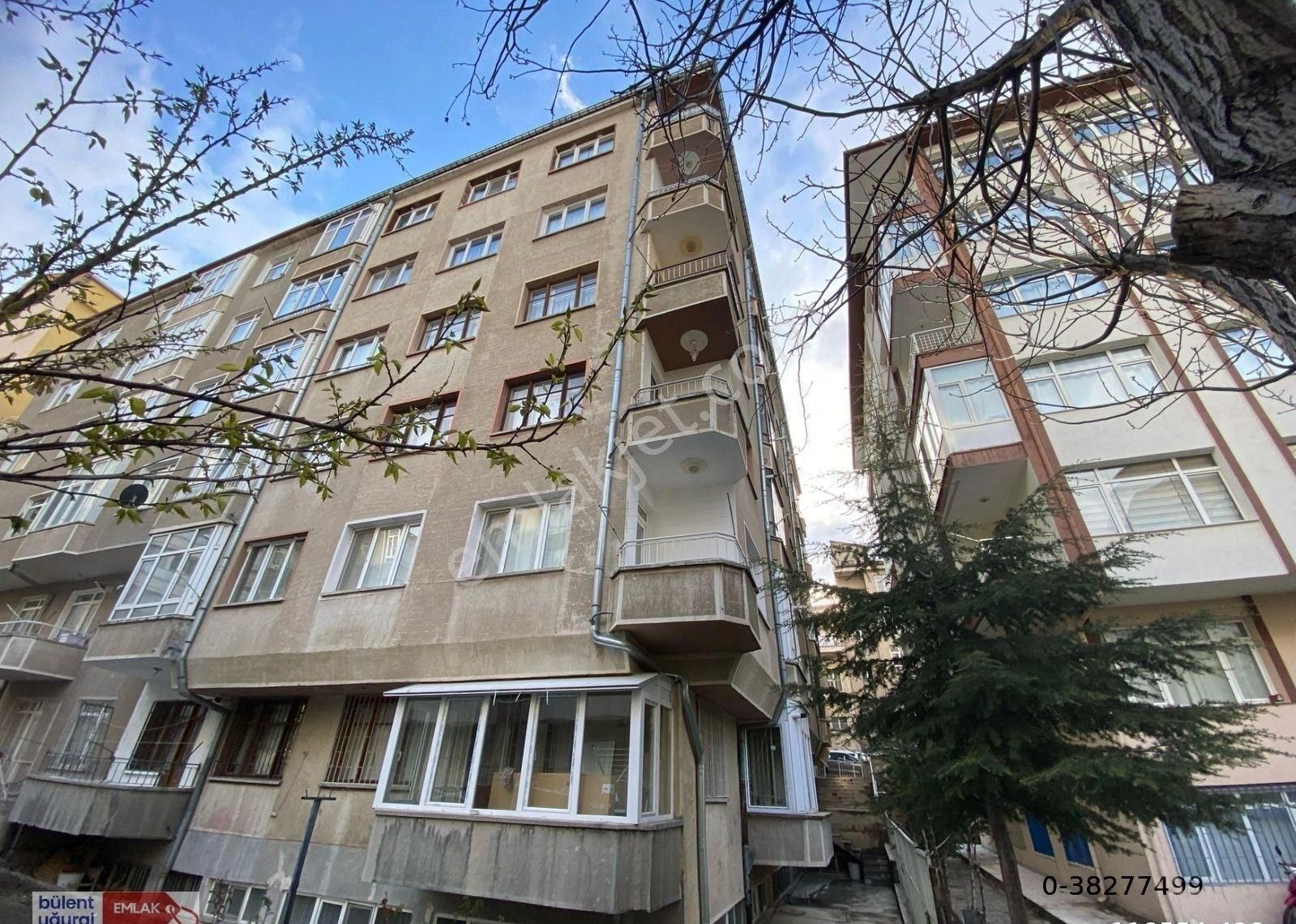 İçinde Kiracısı Hazır Çarşı Merkezinde Satılık 2+1
