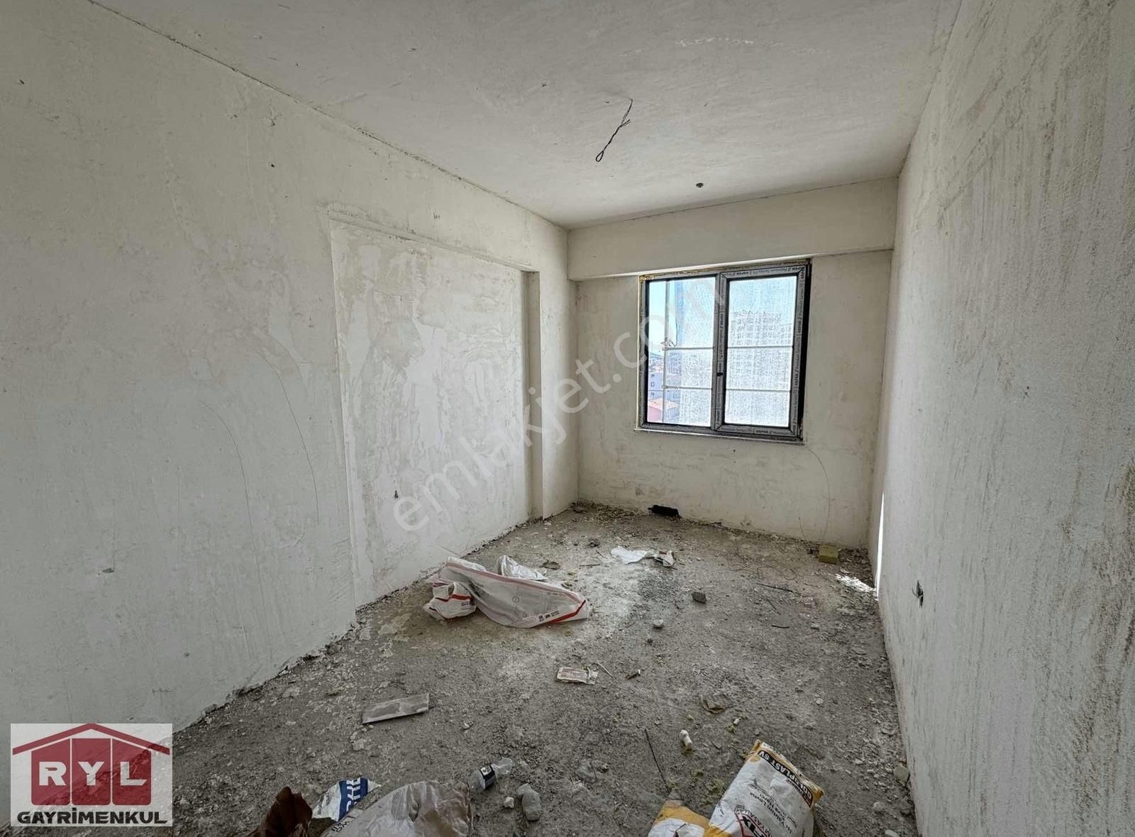 Kartal Yakacıkta 3 Aya Teslim Site İçerisinde Satılık 2+1 Daire