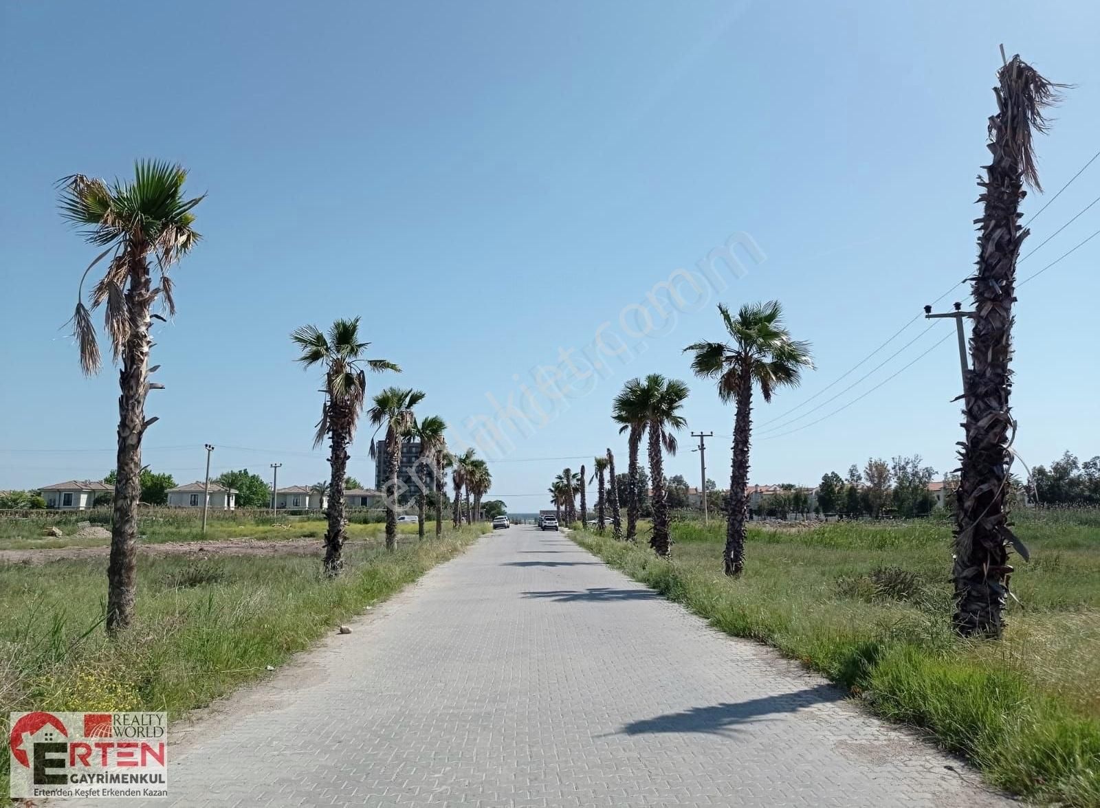 Ayvalık Sarımsaklı,da Satılık 3 Katlı Villa