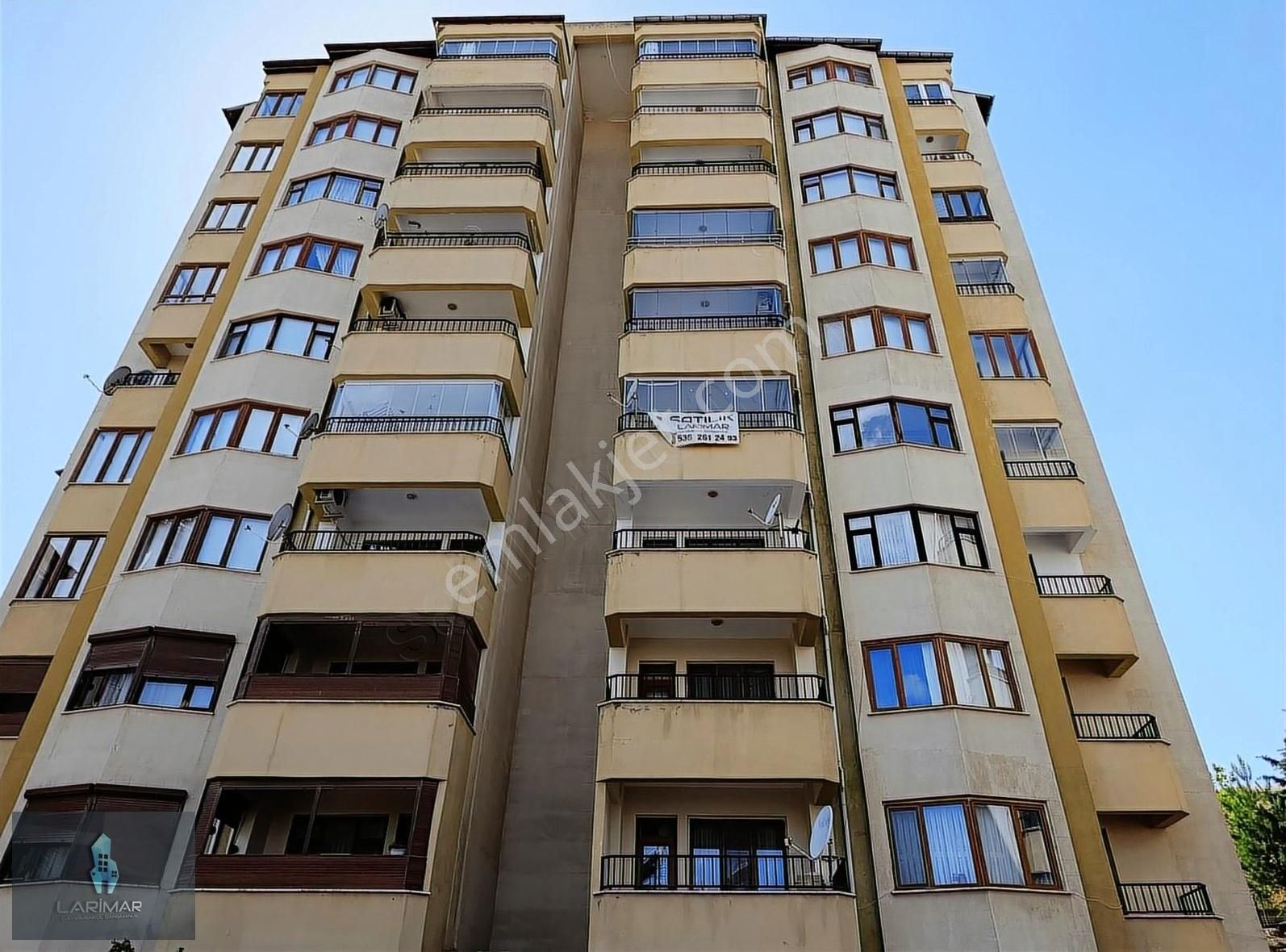 Lg'den Cumhuriyet Mah. Kayalık Zeminde Geniş 4+1 Arakat Daire