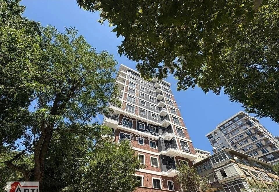 Bostancı 'da Bağdat Caddesine Yakın Balkonlu 115m2 3+1 Kiralık