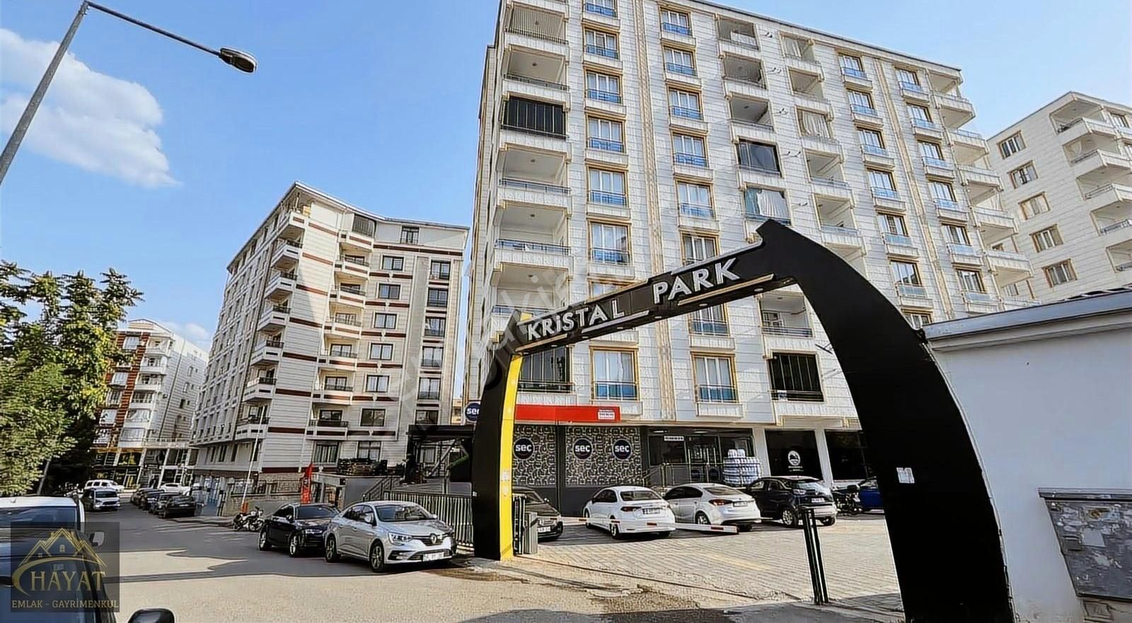 Hayat Gayrimenkulden Kristal Park Sitesinde Satılık 3+1 Daire