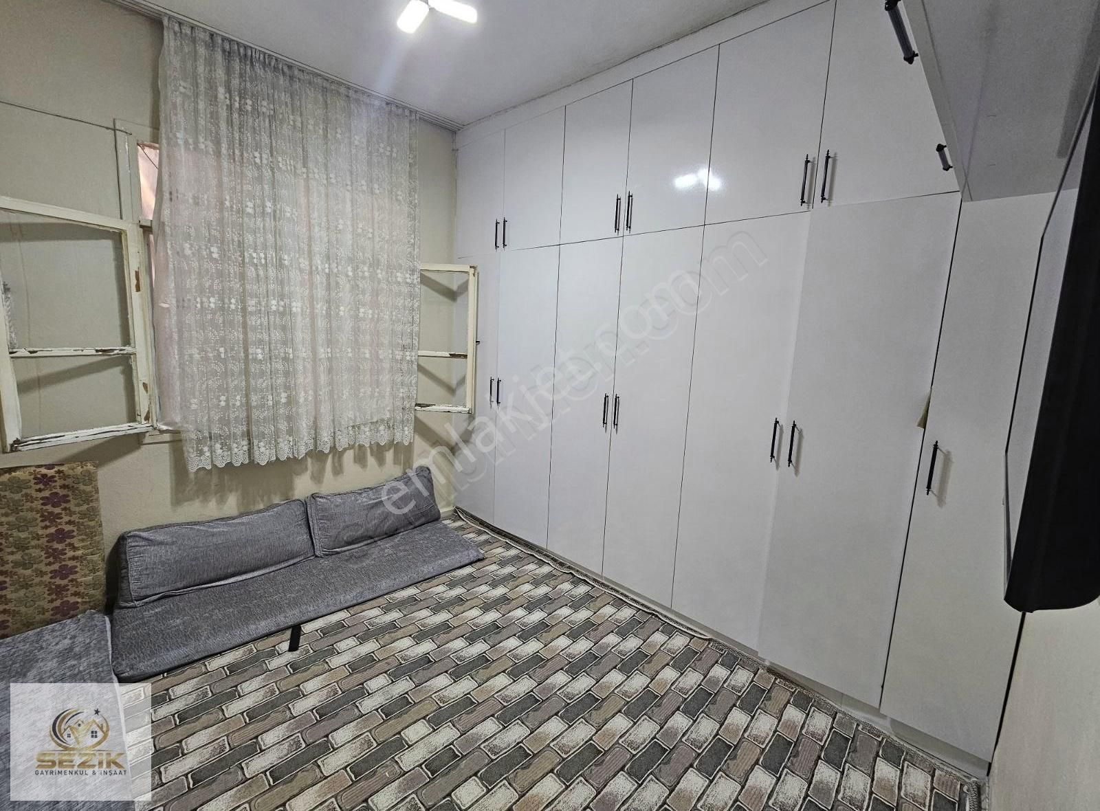 Gülpınar Mh Kapalı Salı Semt Pazarına Yakın 150 Mt 3 Katlı Ev - Görsel 3