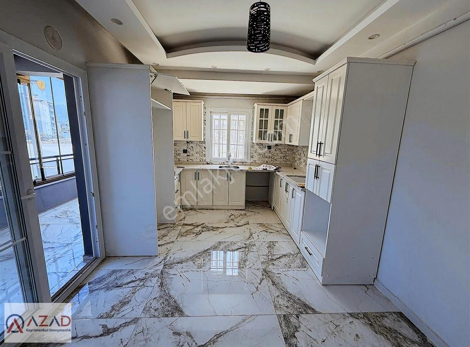 Azad-salı Pazarı Kapalı Alan Civarı Satılık 3+1 (140m2) Daire