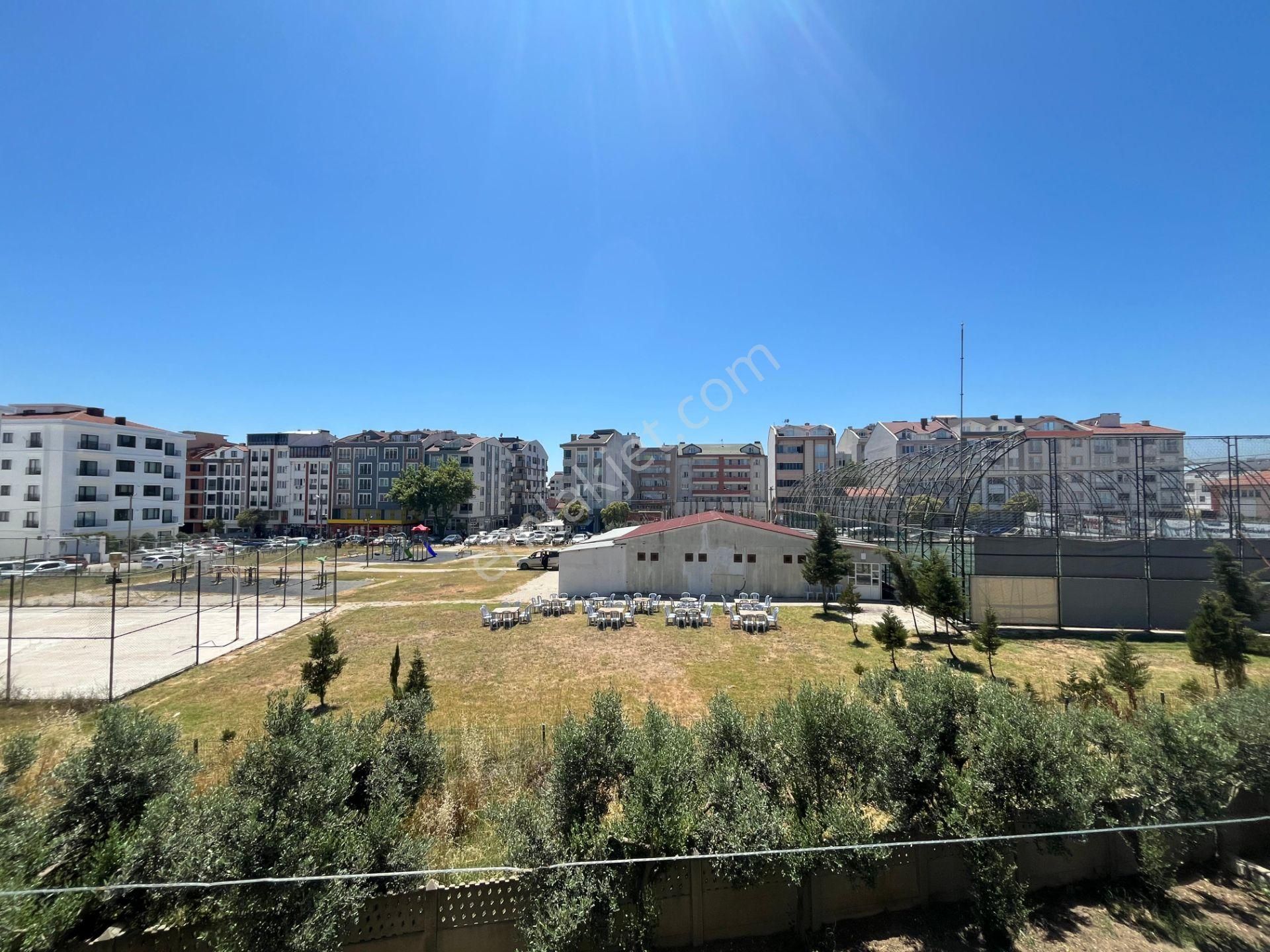 Bandırma / 600 Evler Mahallesinde Merkezi Konumda Geniş Ve Kullanışlı 2+1 Daire