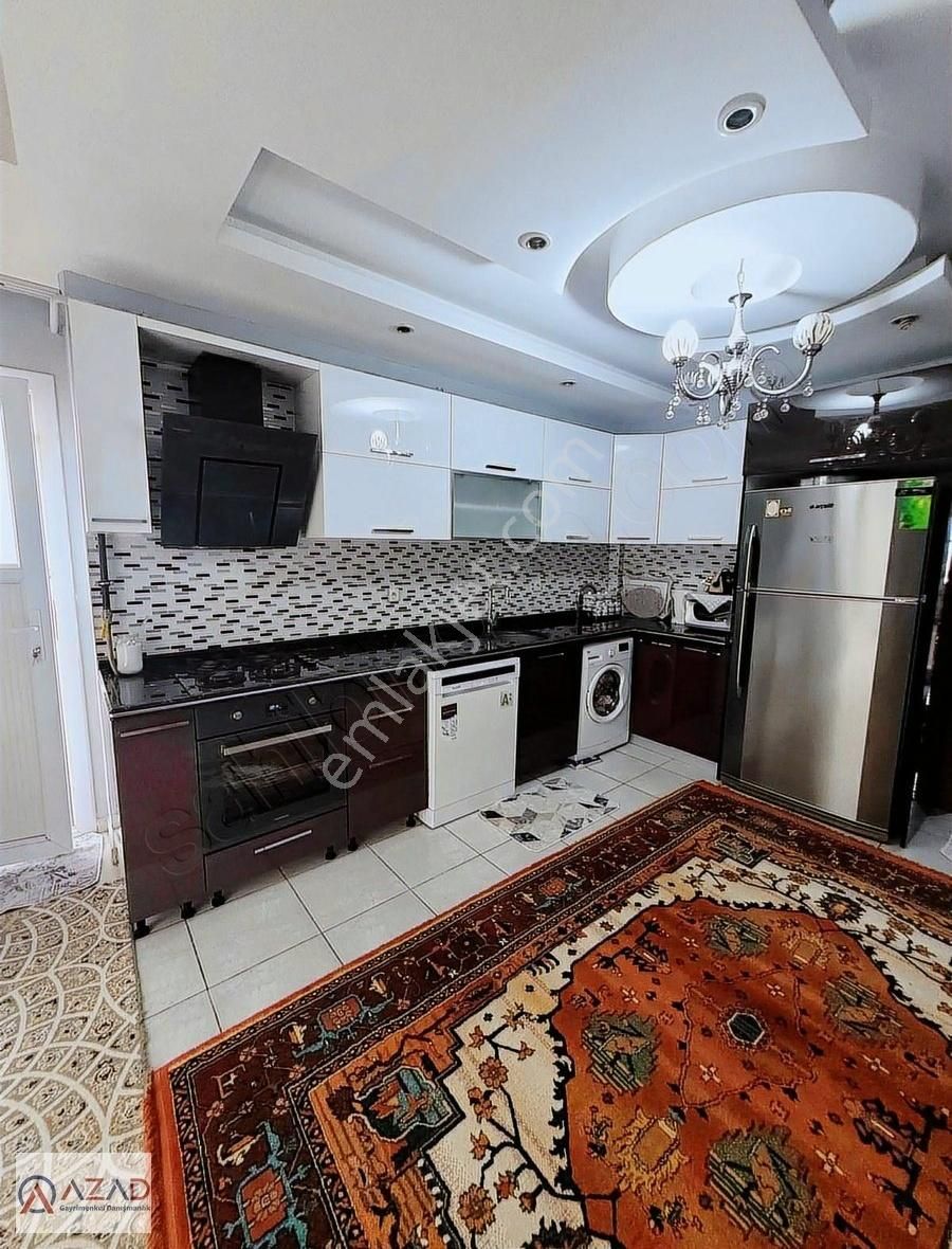 Azad-meslek Lisesi Civarında Satılık 4+1 (180m2) Daire
