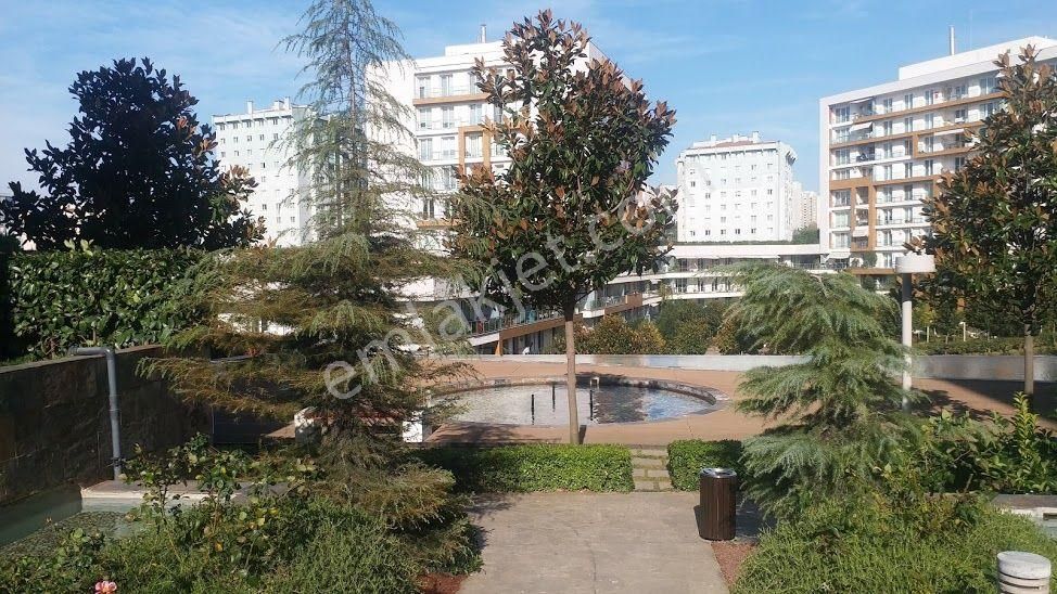 Küçükçekmece Atakent İstanbul Lounge 2 Sitesinde Büyük Balkonlu Satılık 1+1 Daire