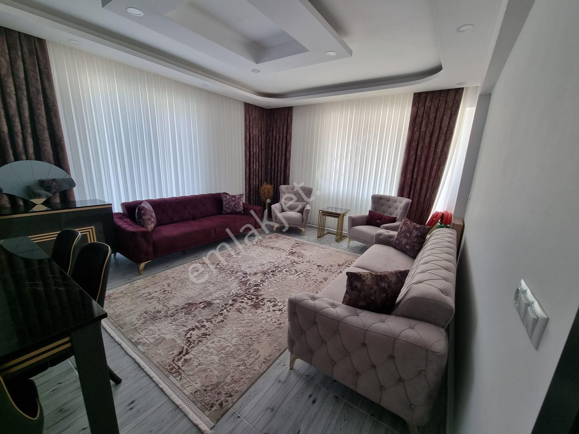 Akçay Emlak'tan Akşehir İstasyon Mahallesinde Garajlı Satılık Üç Yıllık 3+1 Daire