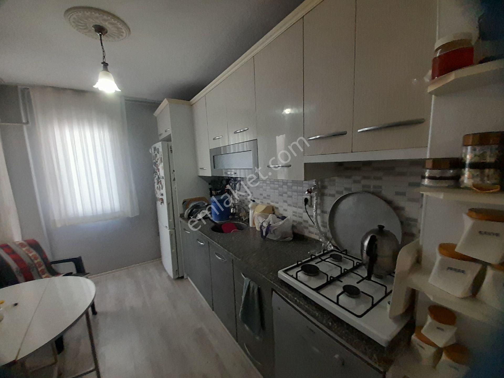 İzmir Konak Güneşli De Üçyol Yakını 2+1,doğalgazlı Daire