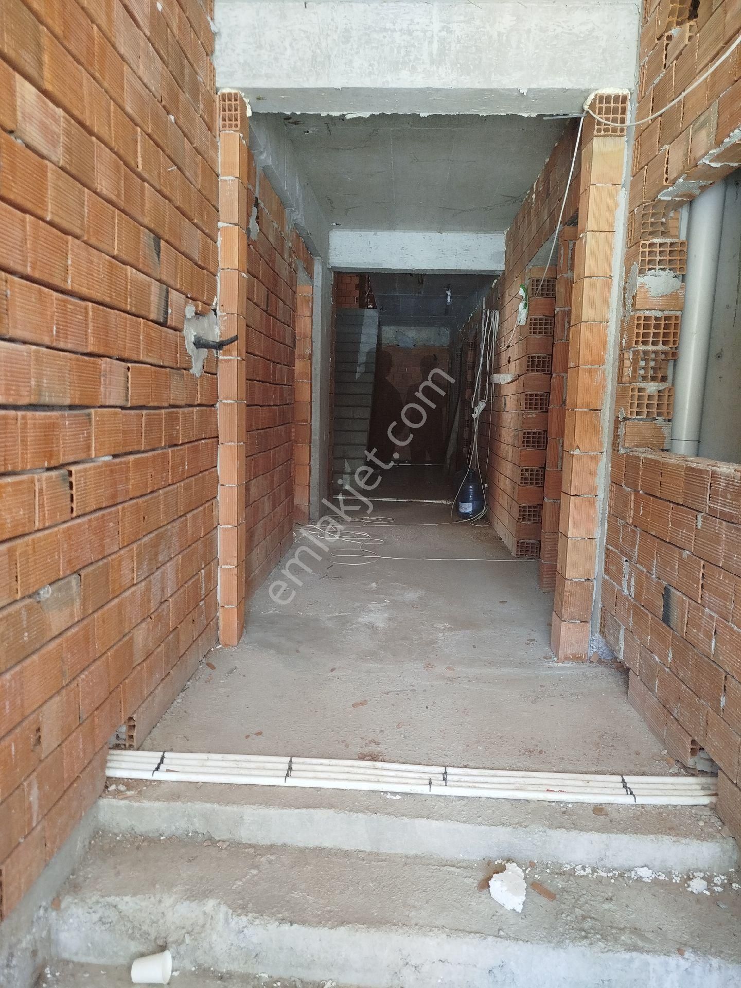 Lüks 1+1 Merkezi Konum Daire Yerden Isıtmalı 45 Metrekare Kaba İnşaat Halinde - Görsel 5