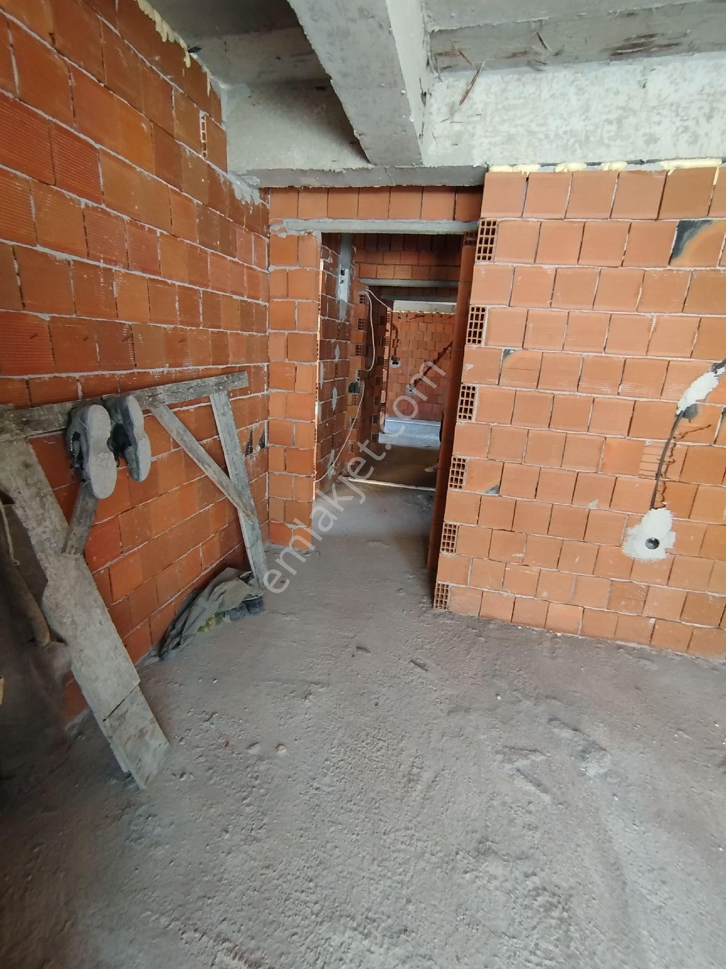 Lüks 1+1 Merkezi Konum Daire Yerden Isıtmalı 45 Metrekare Kaba İnşaat Halinde - Görsel 9