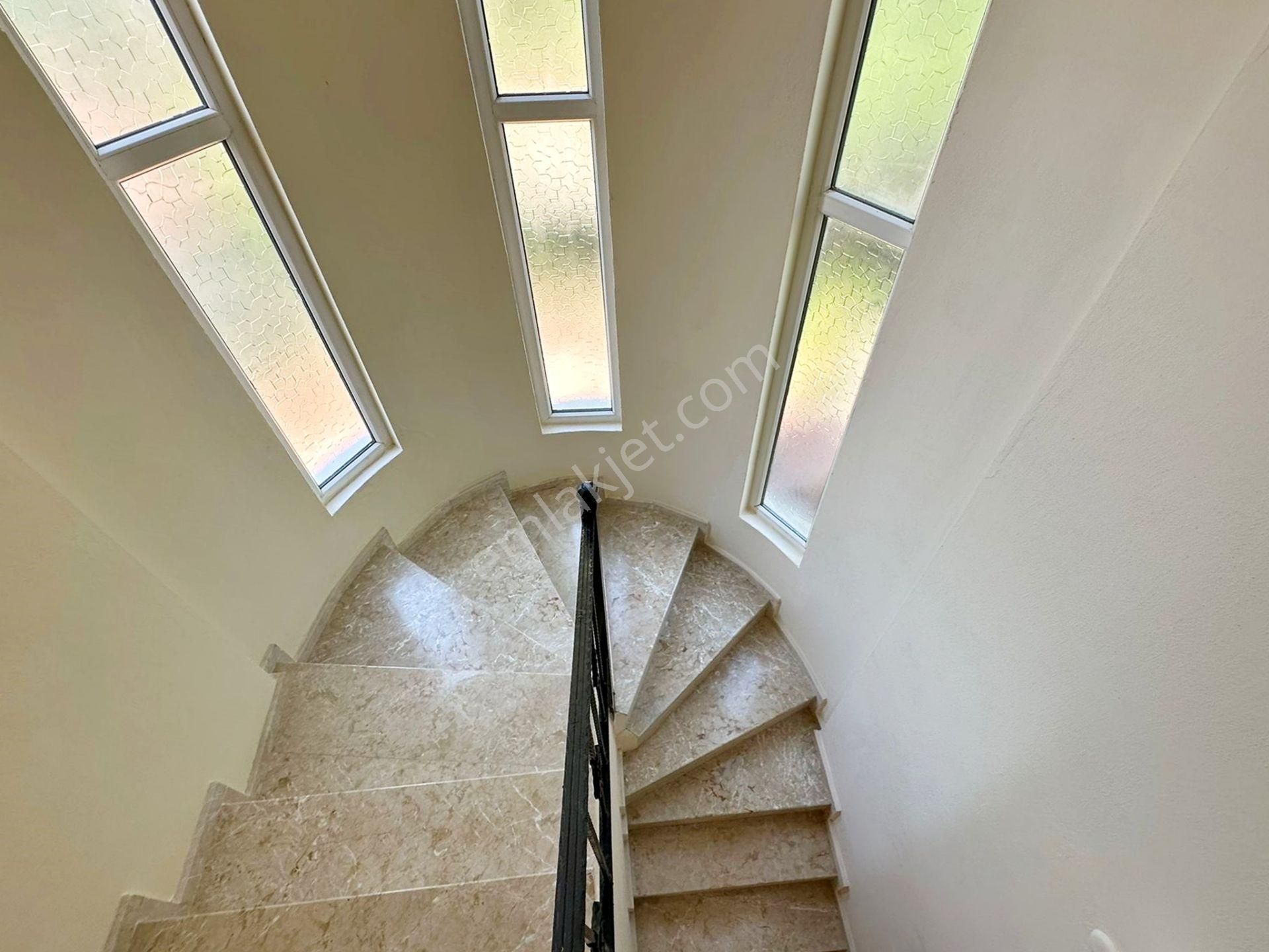 Ovacık'ta Müstakil Havuzlu Bahçeli Fırsat Villa - Görsel 24