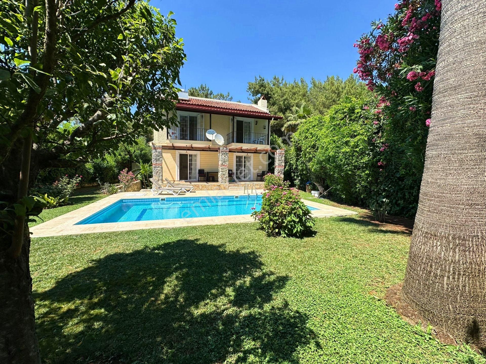 Ovacık'ta Müstakil Havuzlu Bahçeli Fırsat Villa - Görsel 26