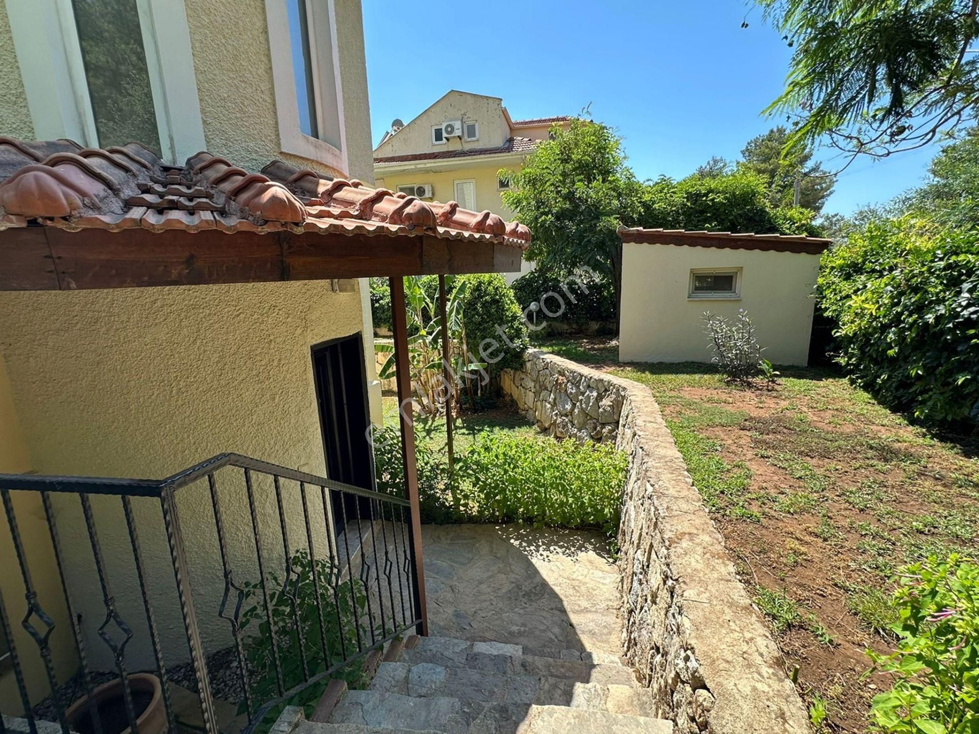 Ovacık'ta Müstakil Havuzlu Bahçeli Fırsat Villa - Görsel 11