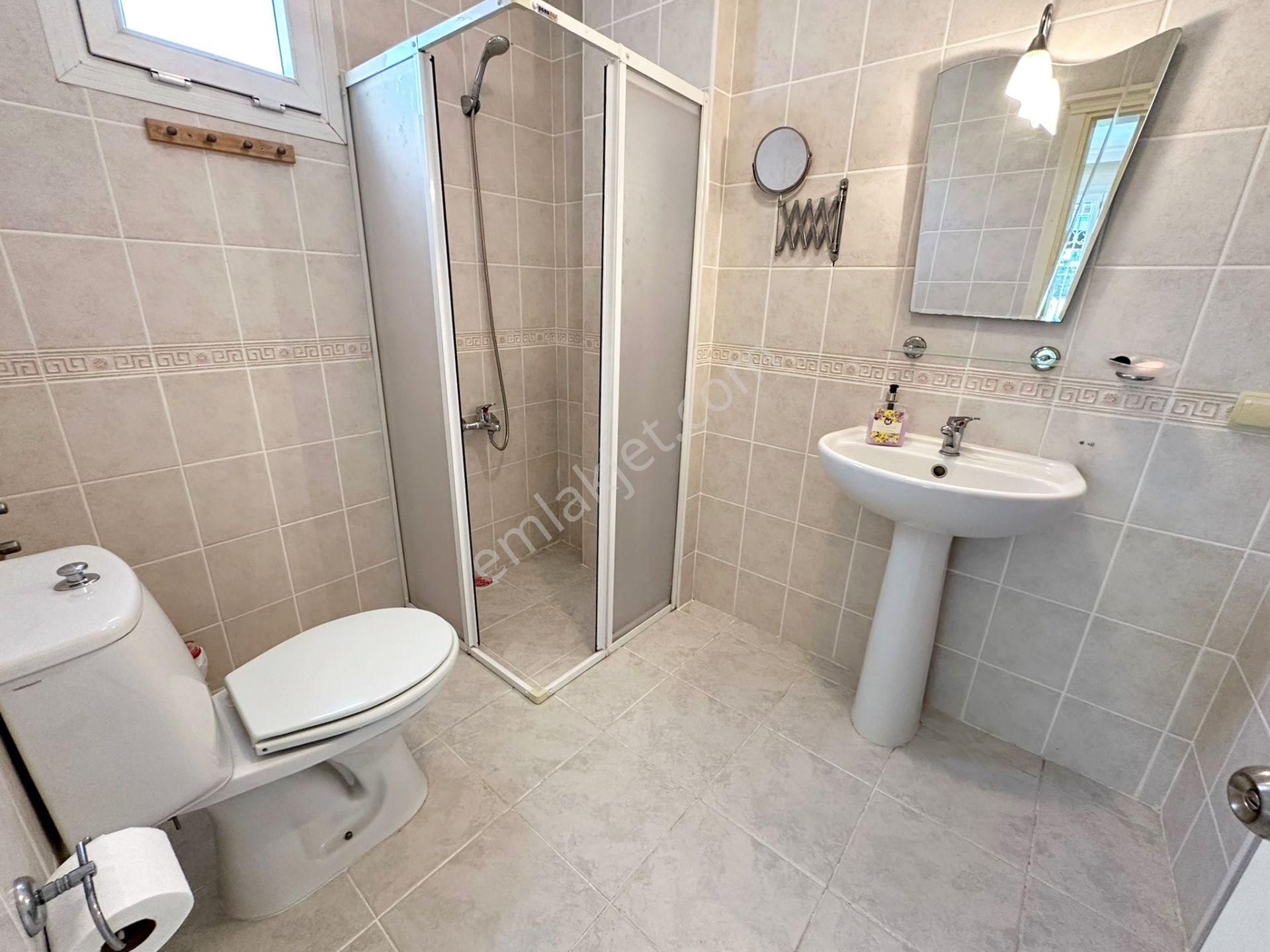 Ovacık'ta Müstakil Havuzlu Bahçeli Fırsat Villa - Görsel 23