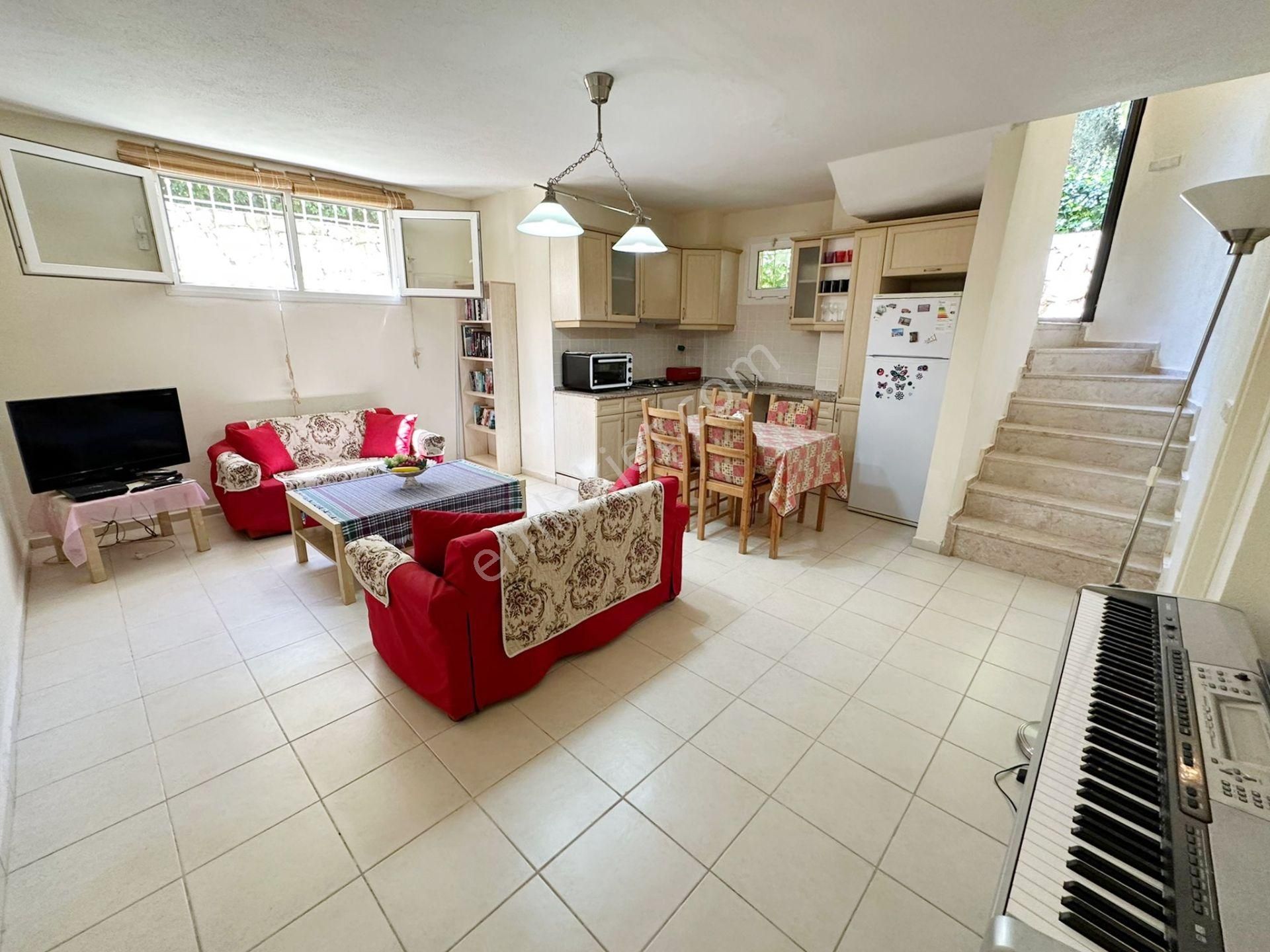 Ovacık'ta Müstakil Havuzlu Bahçeli Fırsat Villa - Görsel 10