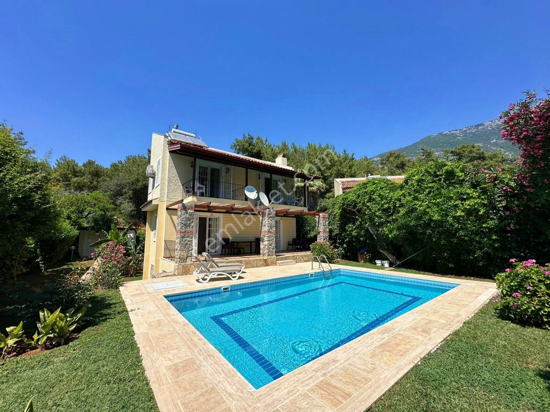 Ovacık'ta Müstakil Havuzlu Bahçeli Fırsat Villa - Görsel 27