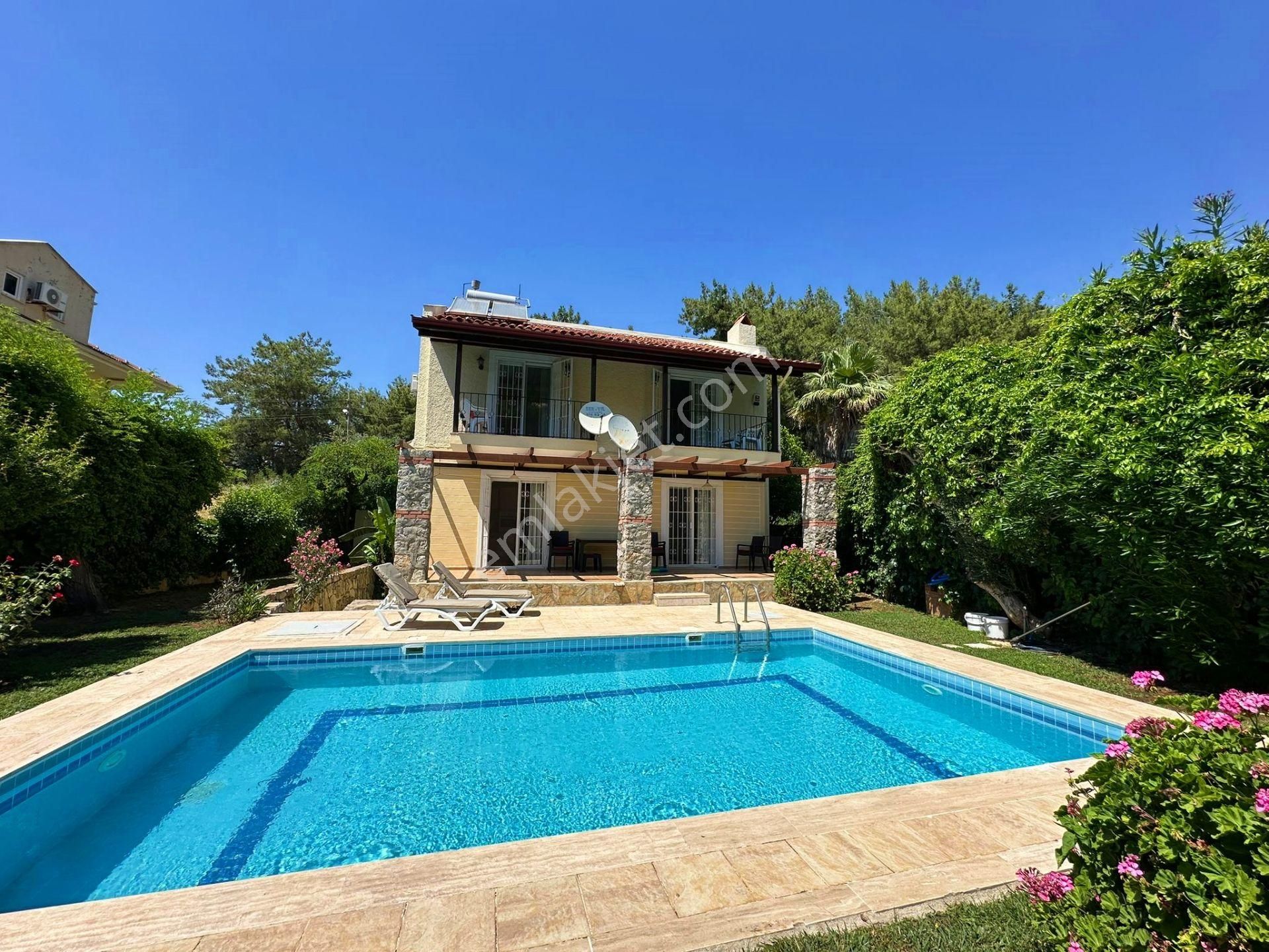 Ovacık'ta Müstakil Havuzlu Bahçeli Fırsat Villa - Görsel 28