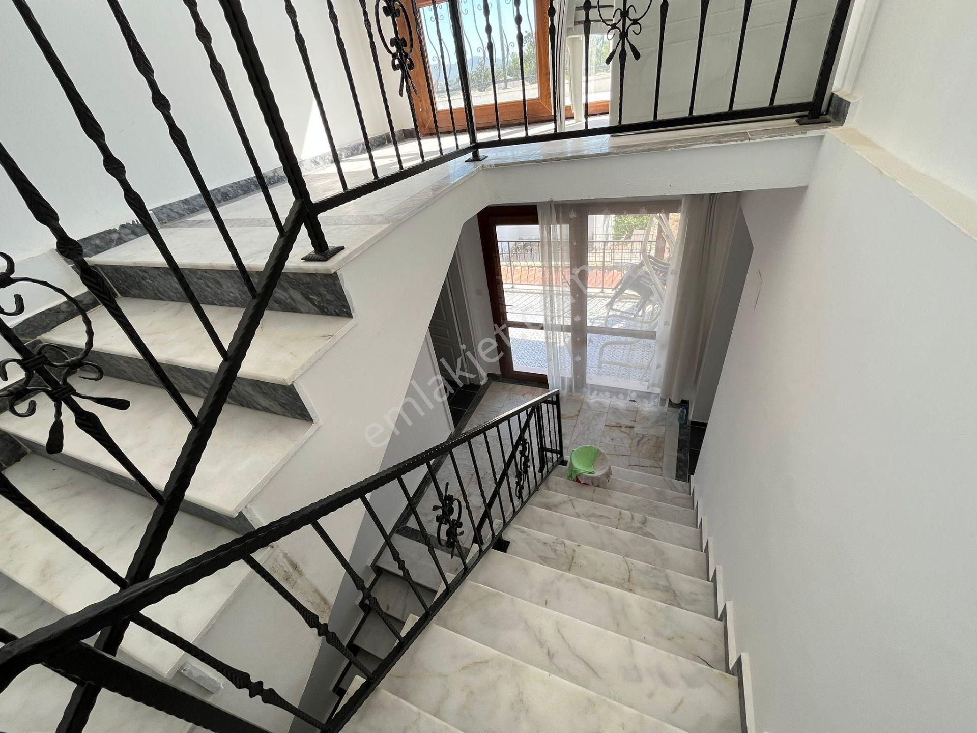 Kıyıkışlacık’ta Site İçerisinde Geniş Bahçeli 3+1 Müstakil Villa - Görsel 23