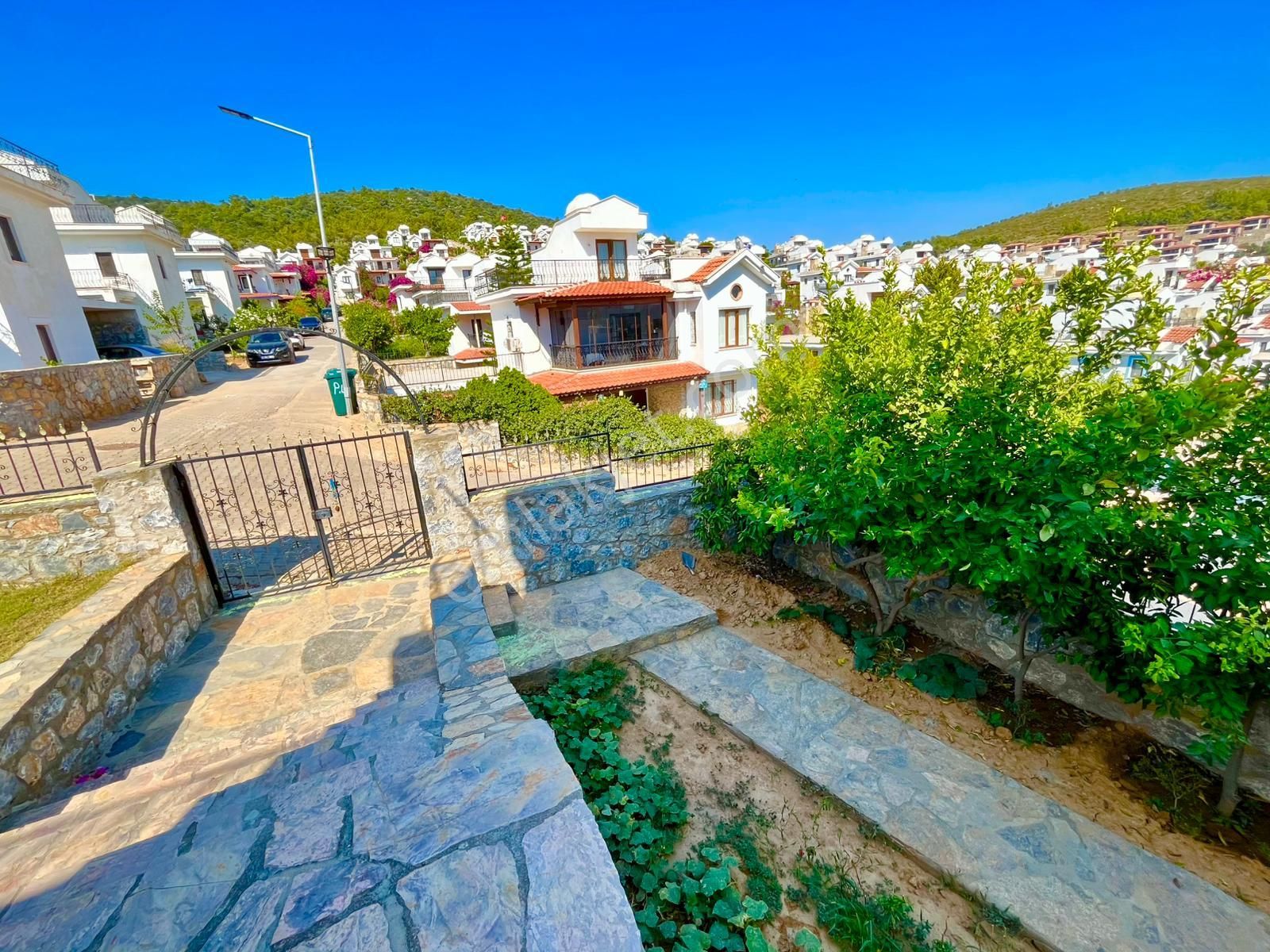 Kıyıkışlacık’ta Site İçerisinde Geniş Bahçeli 3+1 Müstakil Villa - Görsel 35