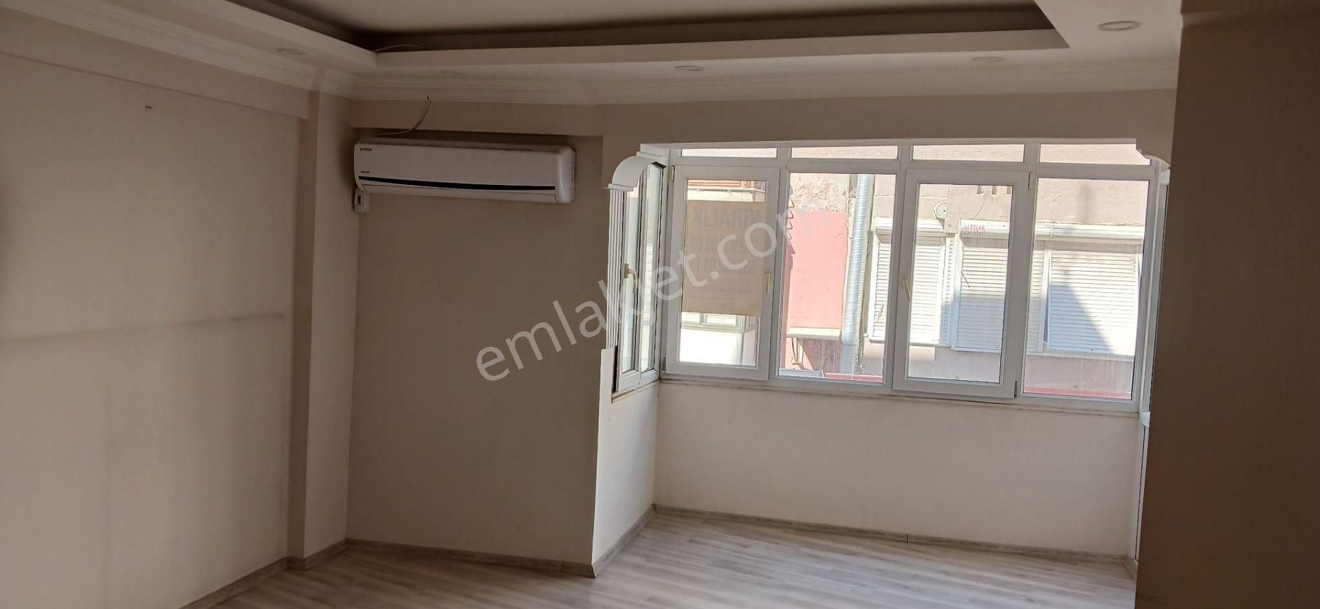 Menemen Merkez Çarşıda 1.katta Kıralık 3+1 Işyeri