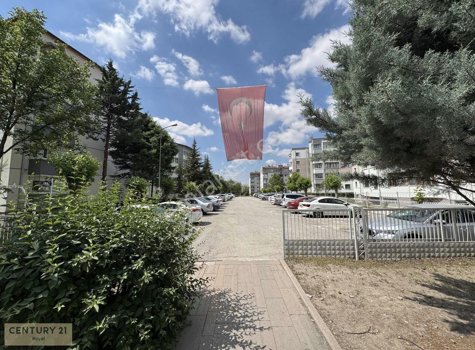 Eryaman Erkent Sitesi Metromall Avm Yanı 3+1 Boş Satılık Daire
