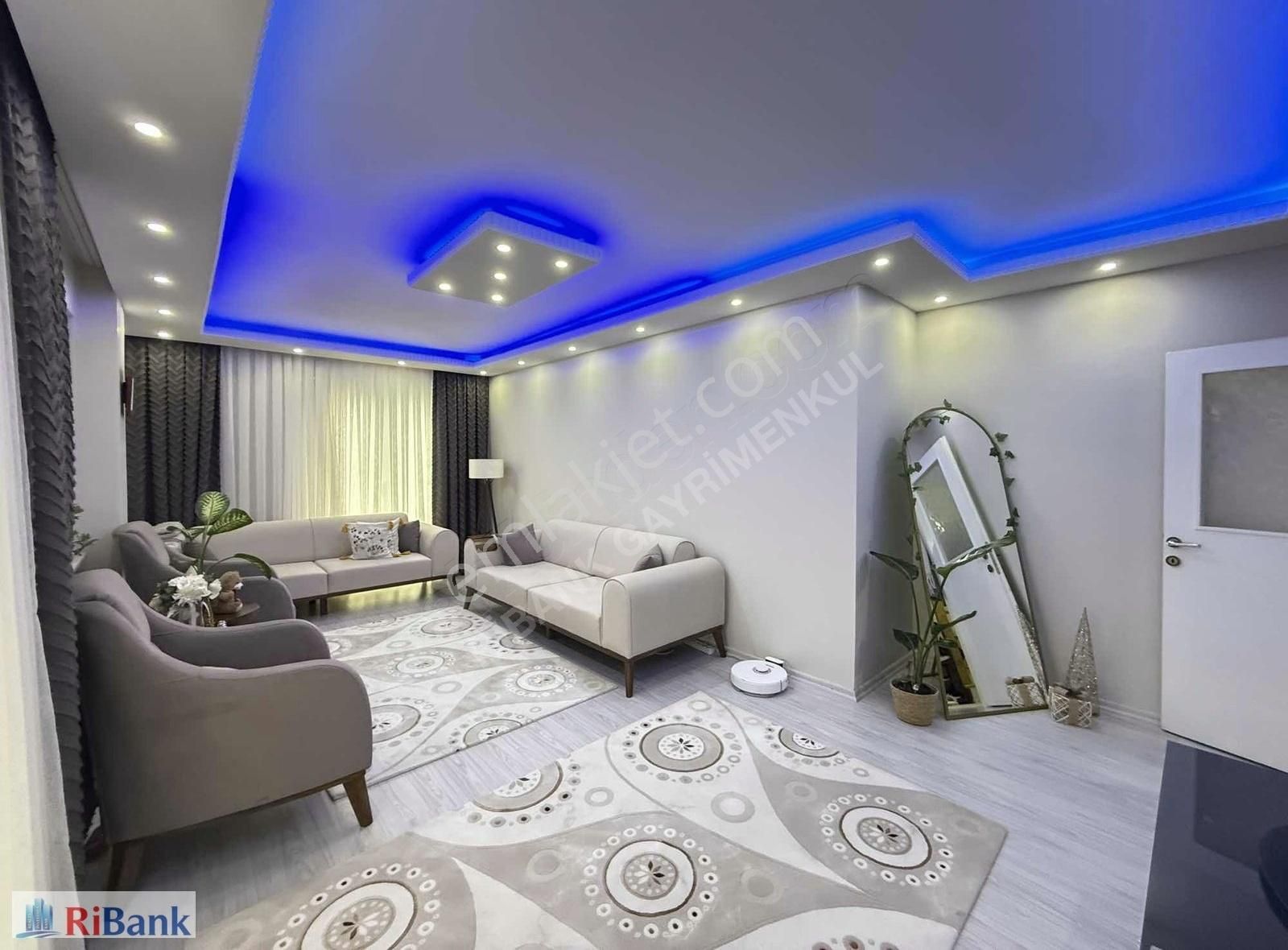 Başiskele Merkez Barbaros Mahallesinde Satılık 2+1 105 M2 Daire