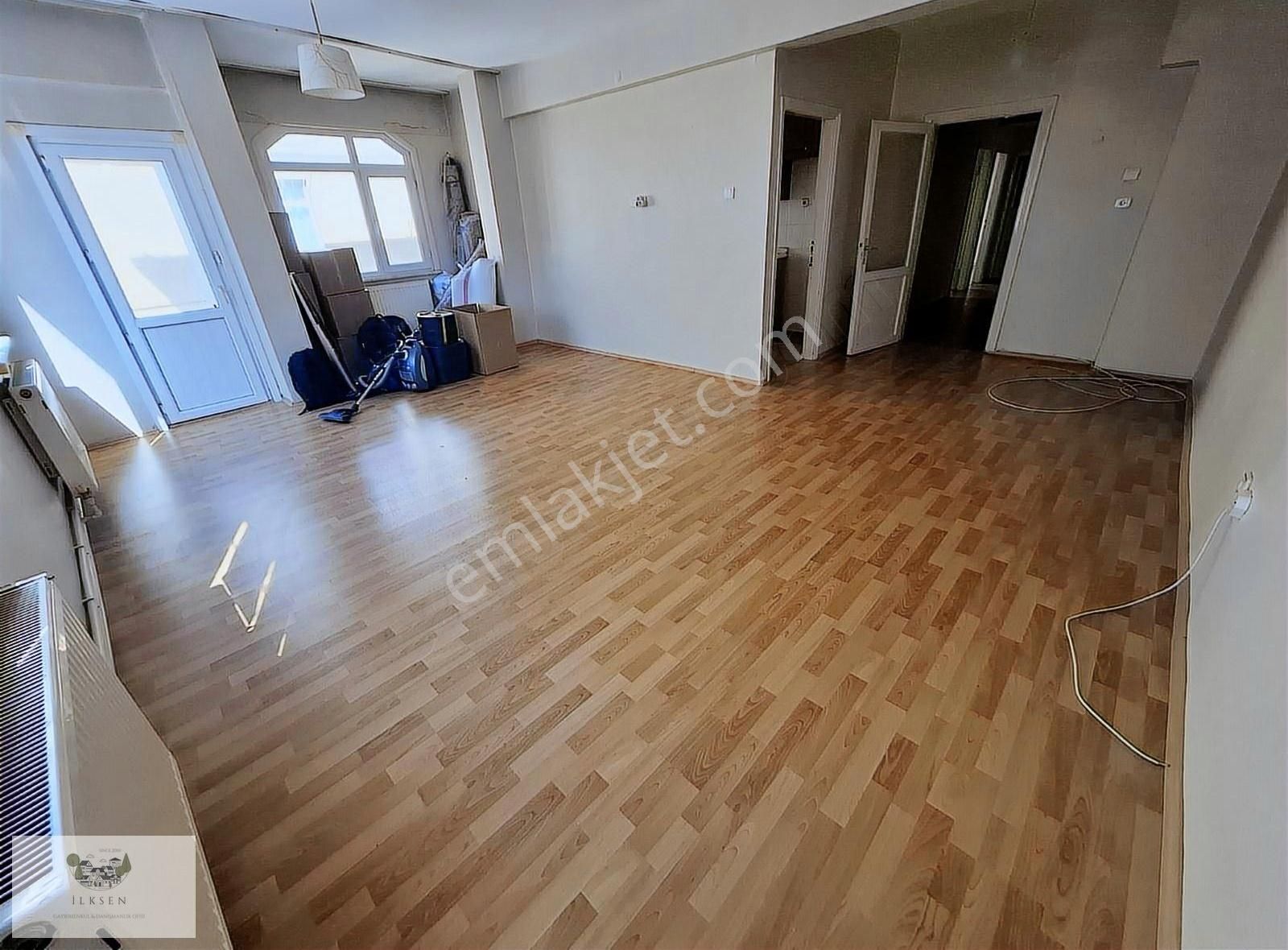 Harika Konumda 3cü Ara Kat Kalecanter Yürüme Mesafesi 90m2 2+1