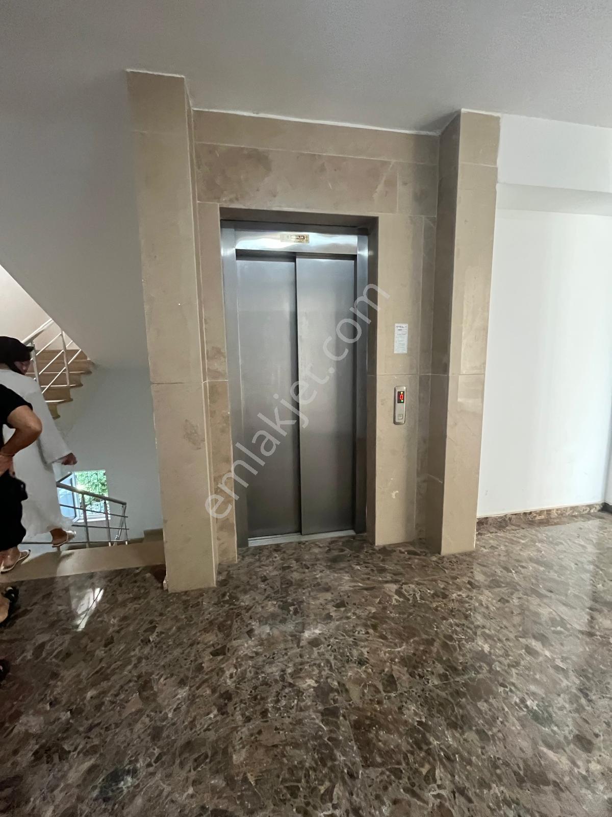 Alanya Konakli Merkezde Havuzlu Satılık 1+1 Daire Denize 100 Mt - Görsel 13