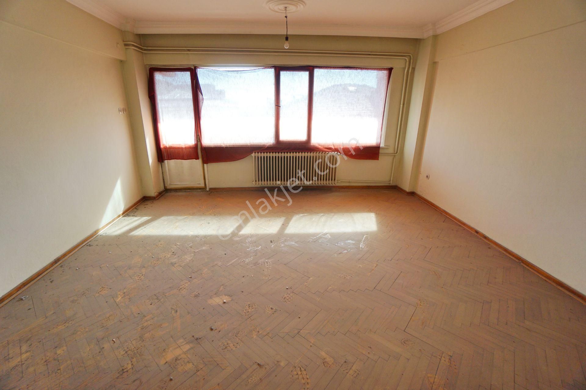 * Meral R1826 Hekim Sokak Uygun Acil Düşeş Geniş 3+1 Ara Kat