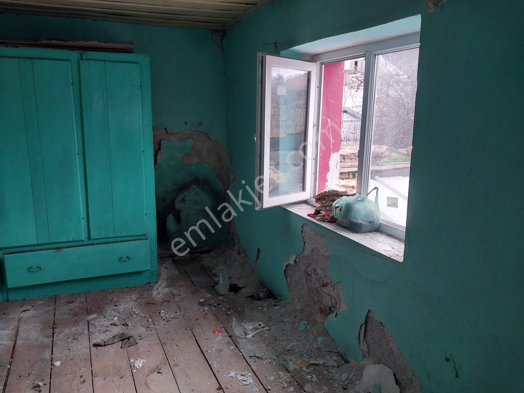 Ayvada'dan Ayvalık Merkez'de Avlulu 2 Katlı 2+1 Kagir Evi - Görsel 9