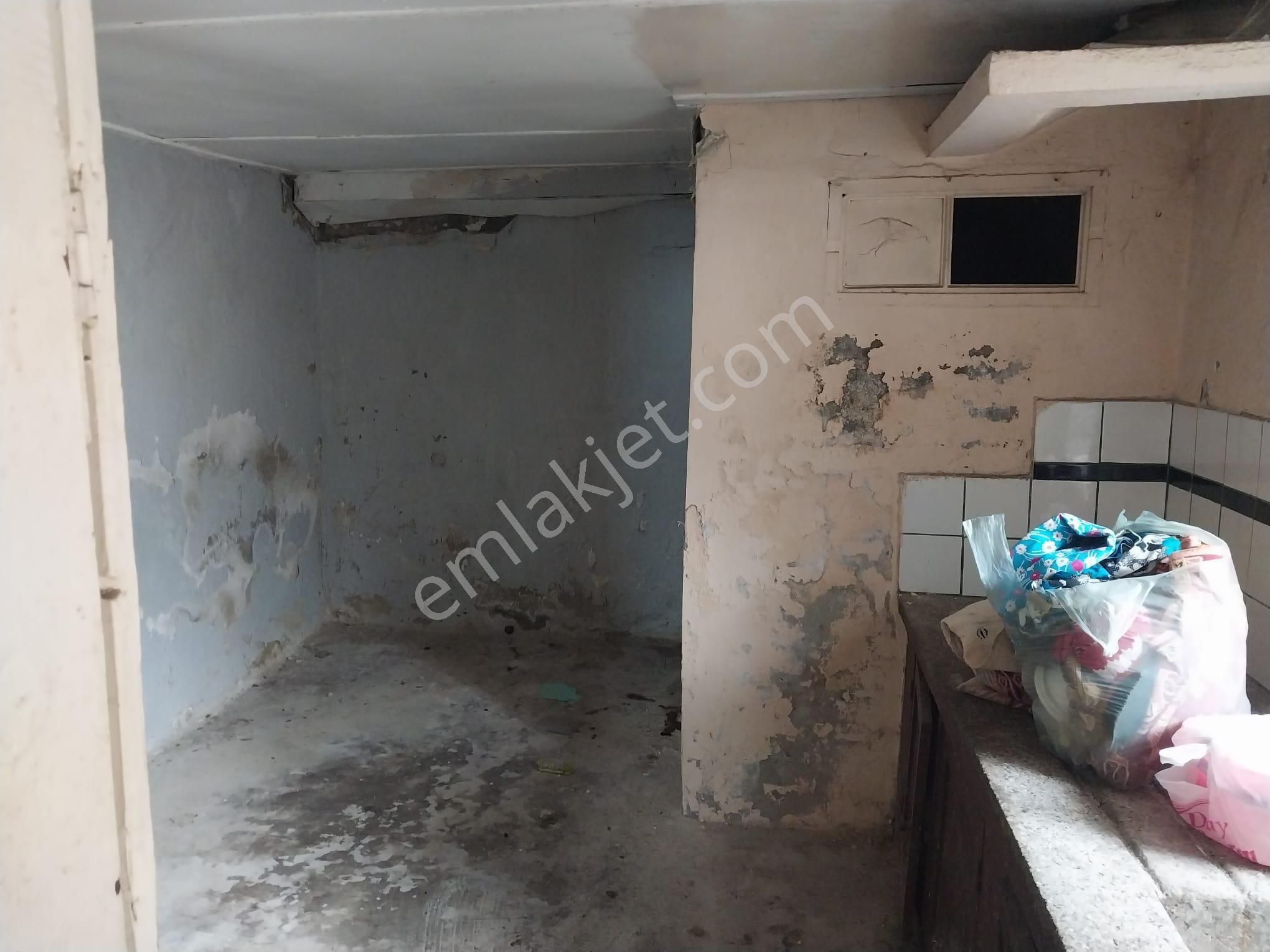 Ayvada'dan Ayvalık Merkez'de Avlulu 2 Katlı 2+1 Kagir Evi - Görsel 3