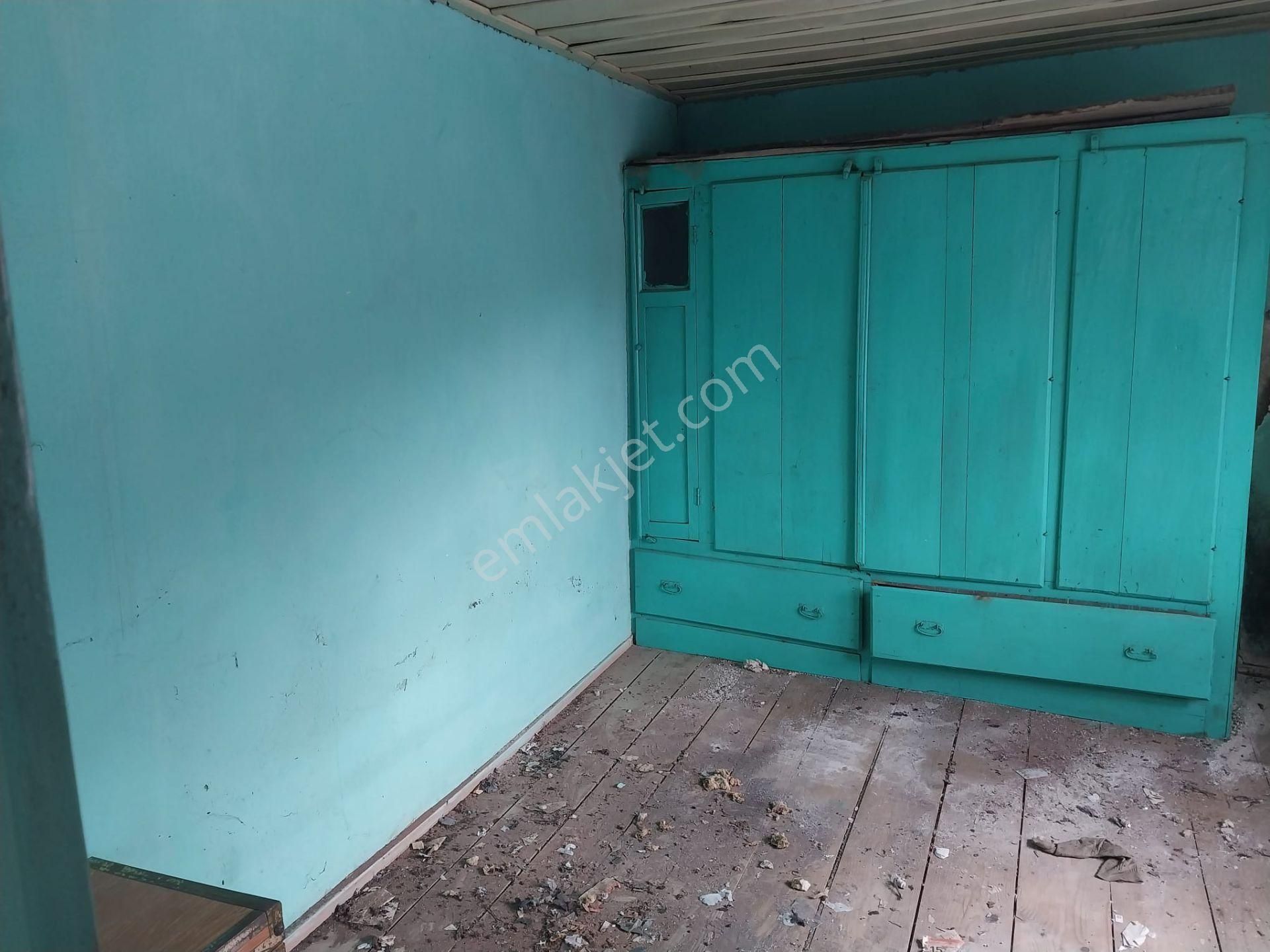 Ayvada'dan Ayvalık Merkez'de Avlulu 2 Katlı 2+1 Kagir Evi - Görsel 8