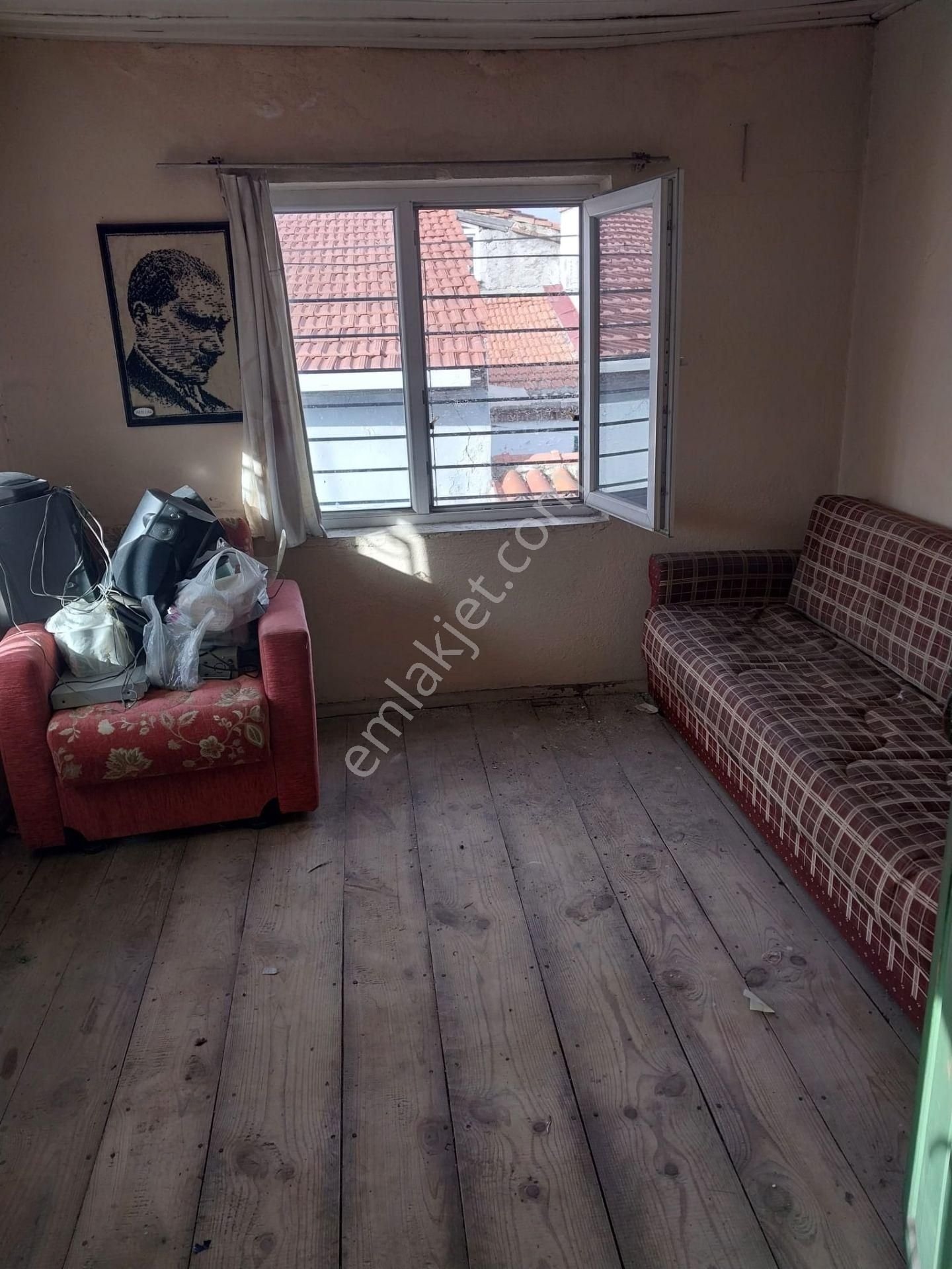 Ayvada'dan Ayvalık Merkez'de Avlulu 2 Katlı 2+1 Kagir Evi - Görsel 10