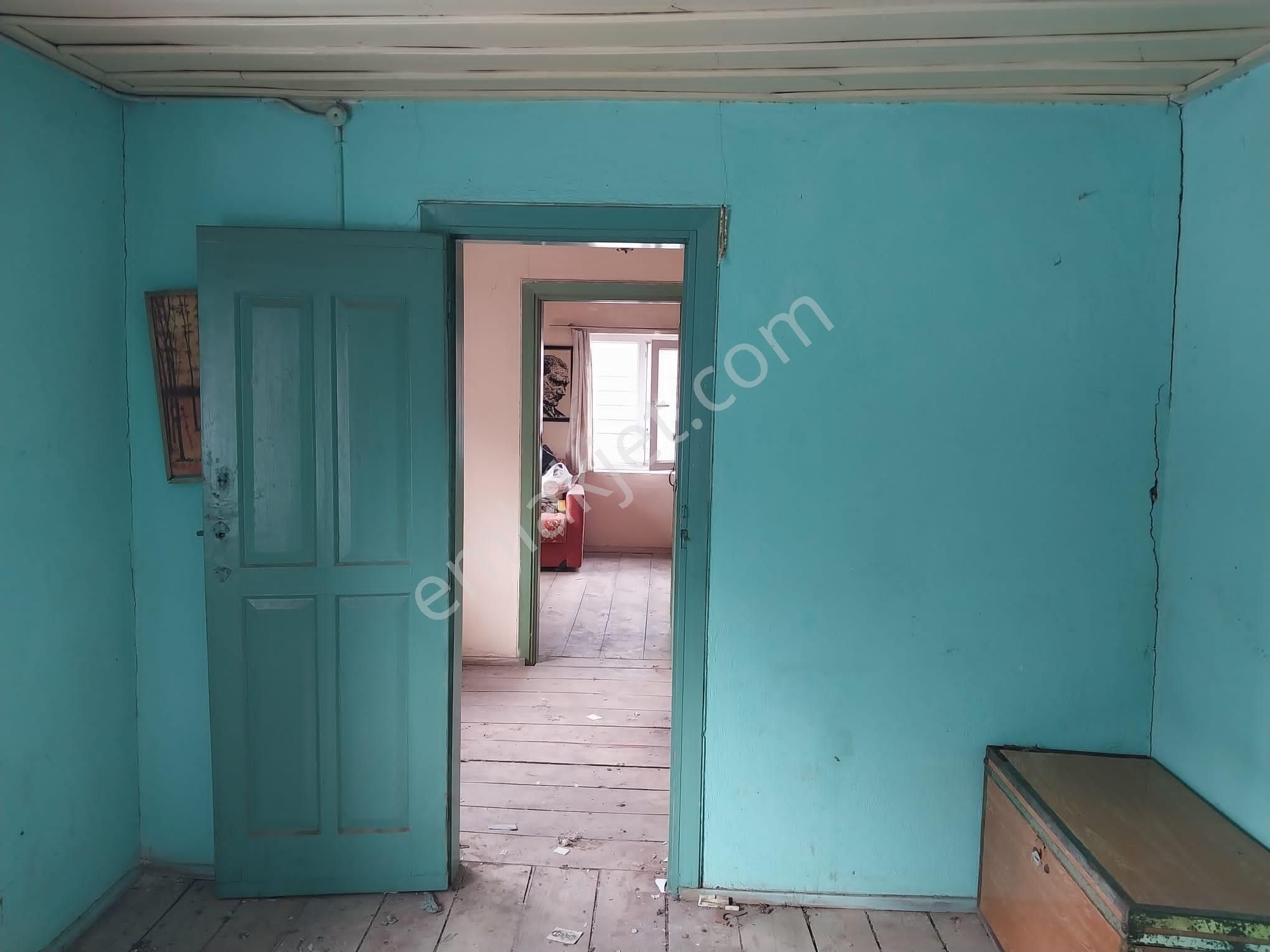 Ayvada'dan Ayvalık Merkez'de Avlulu 2 Katlı 2+1 Kagir Evi - Görsel 7