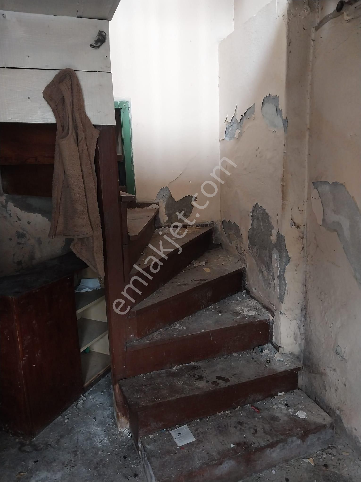 Ayvada'dan Ayvalık Merkez'de Avlulu 2 Katlı 2+1 Kagir Evi - Görsel 5